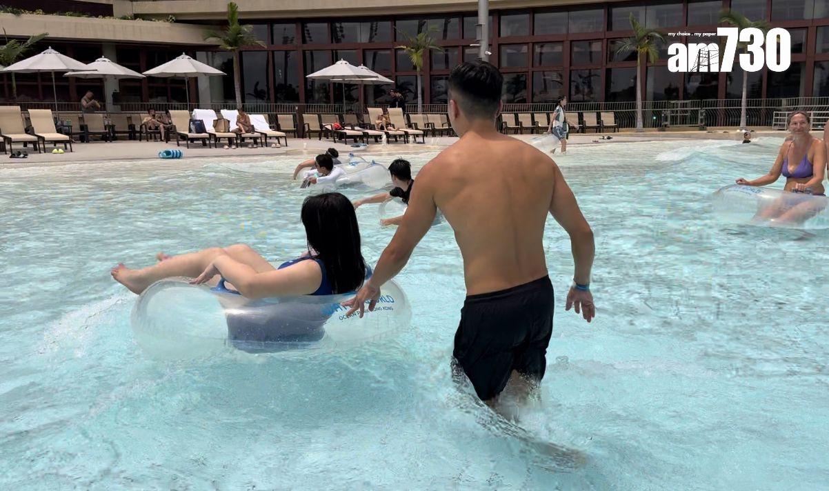 阿儀殺入水上樂園,更有大隻男埋身!(娛樂組攝)