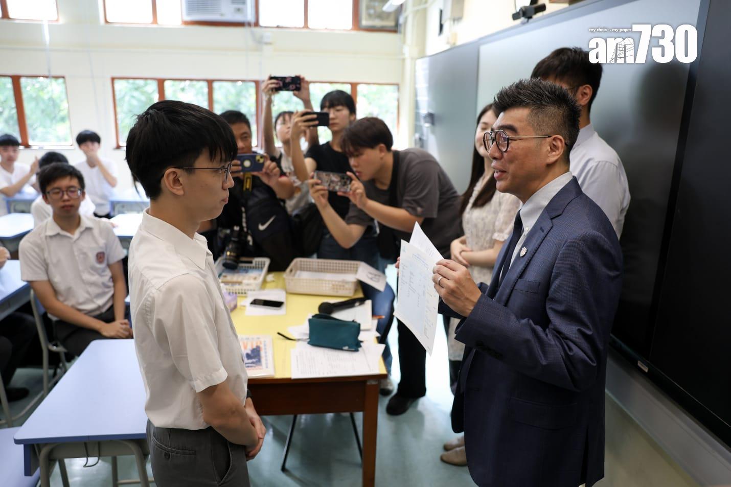 DSE放榜|董玉娣基層超狀黃泓智冀成公院醫生,寄語「勿因出身限制視野」。(周令知攝)