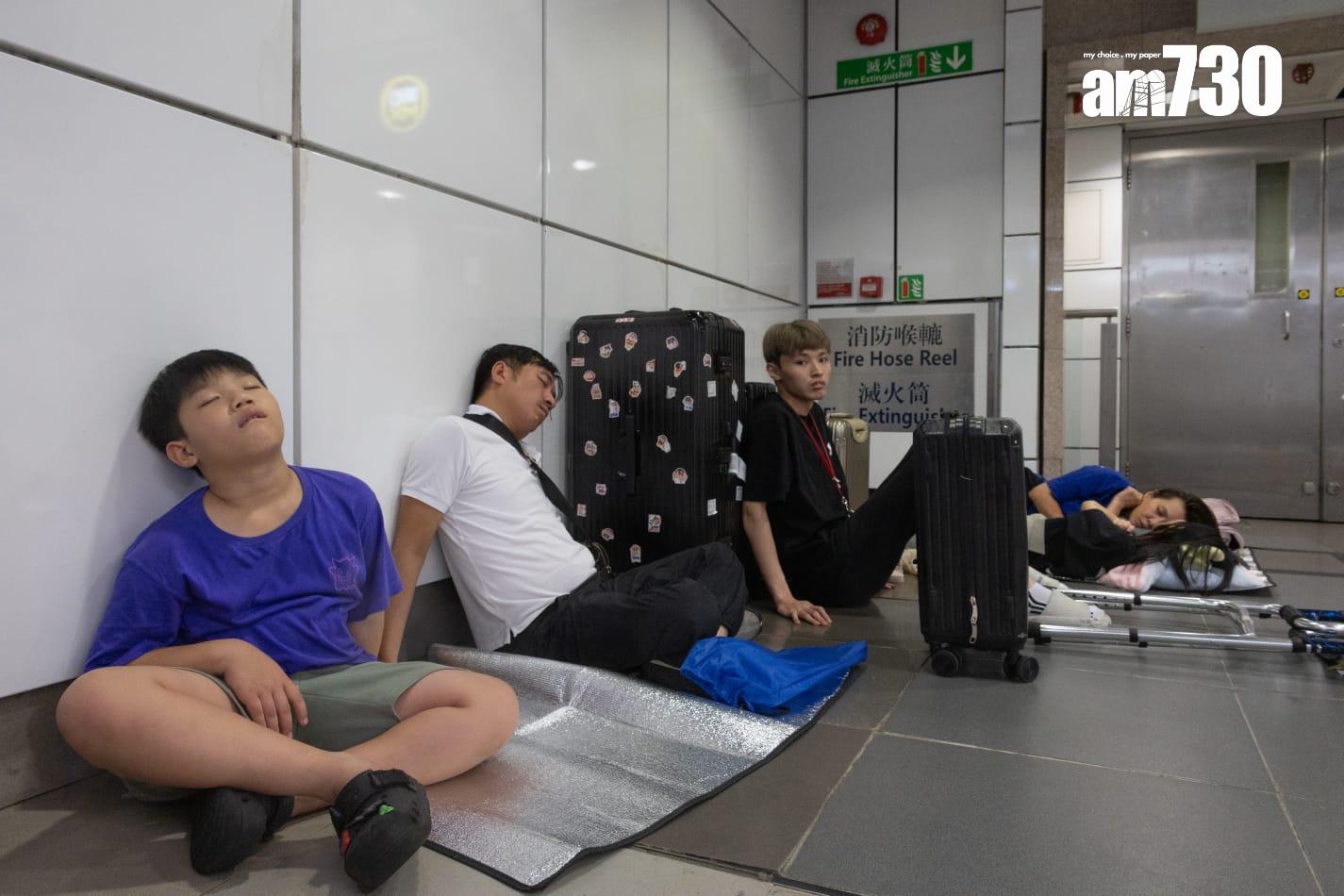 港鐵露天段已停駛。(蘇文傑攝)