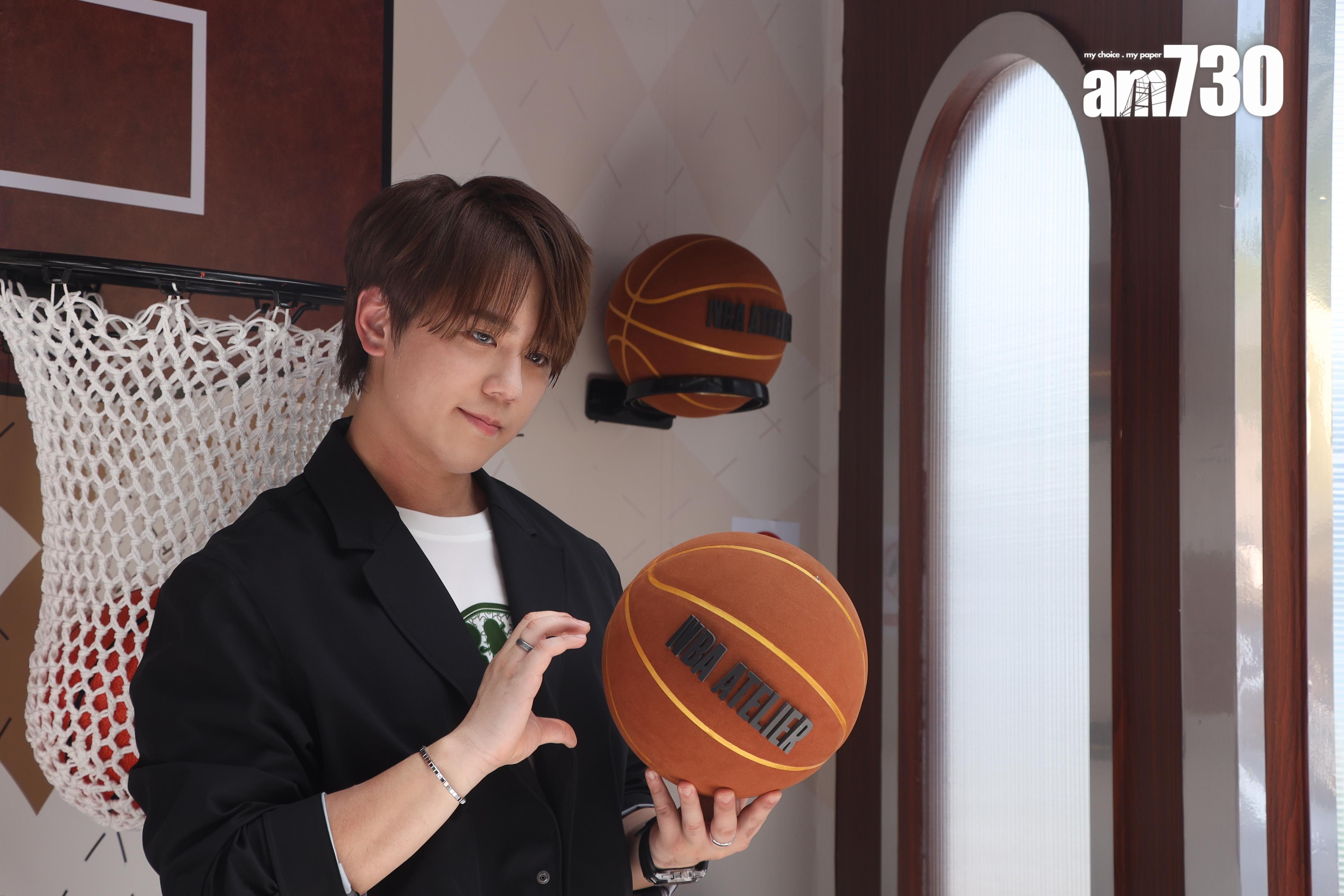 姜濤在30多度的高溫下,仍著黑色西裝褸出席運動活動,身體耐熱程度一流。