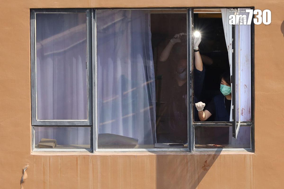 警方及政府化驗所人員到涉案酒店房間調查。(鍾式明攝)