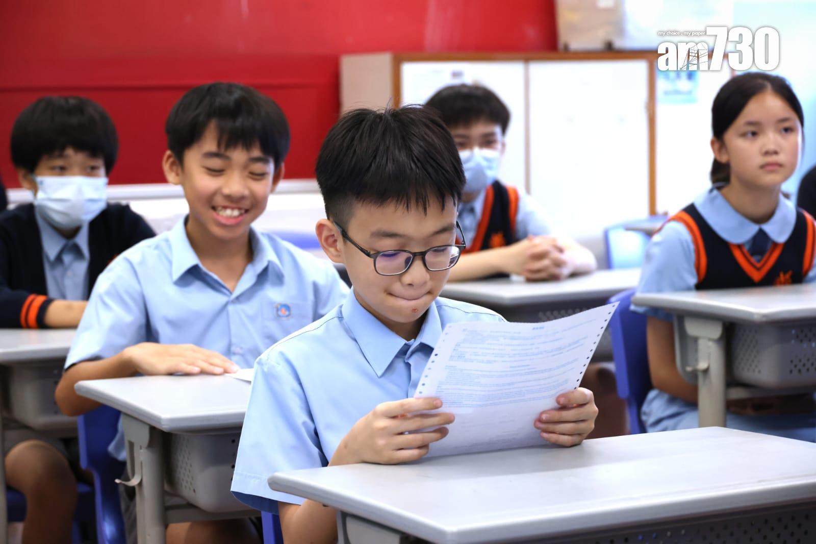 升中派位放榜,有八成半學生獲派第一志願。油蔴地天主教小學(海泓道)派位滿意率比去年增加10%,至接近95%(林俊源攝)
