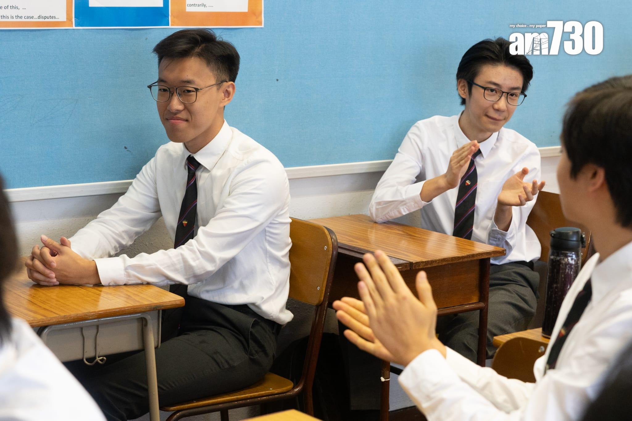 DSE放榜2025|喇沙書院在今屆DSE兩名成績優異的學生,包括超級狀元陳博軒(圖左)以及王綽裕。(蘇文傑攝)