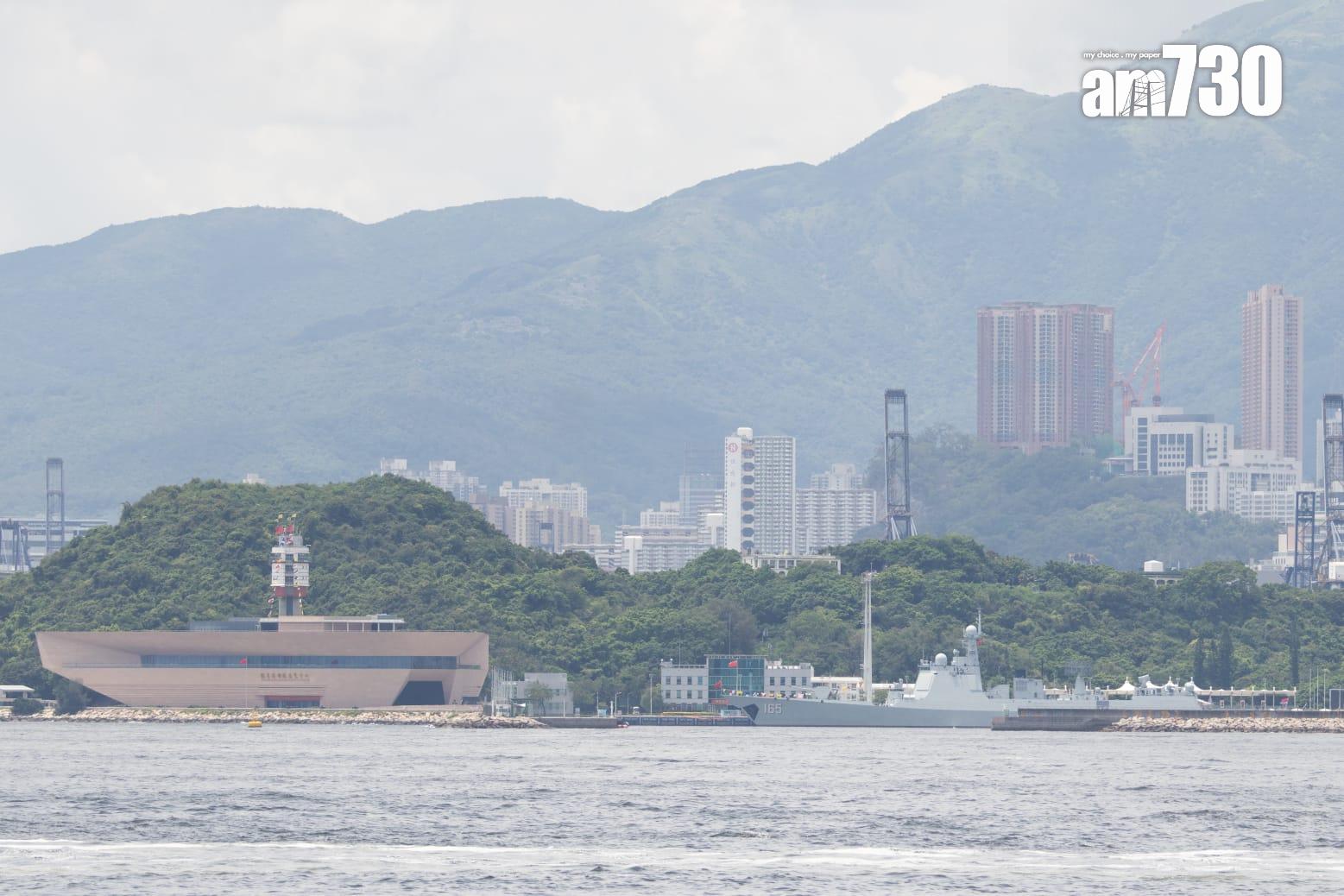 山東艦航母編隊抵達香港(蘇文傑攝)