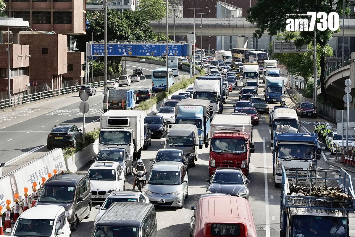 政府考慮到道路承載量、點對點交通服務載客效率不高,將會限制網約車數量。(資料圖片)