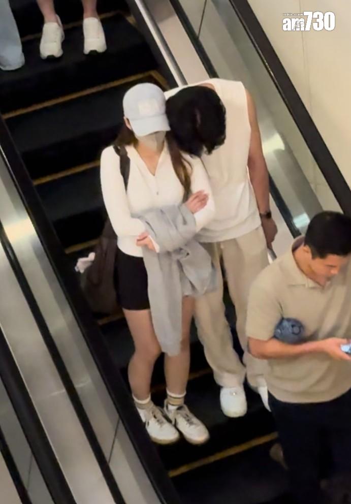 鍾柔美與男同學關係非淺。