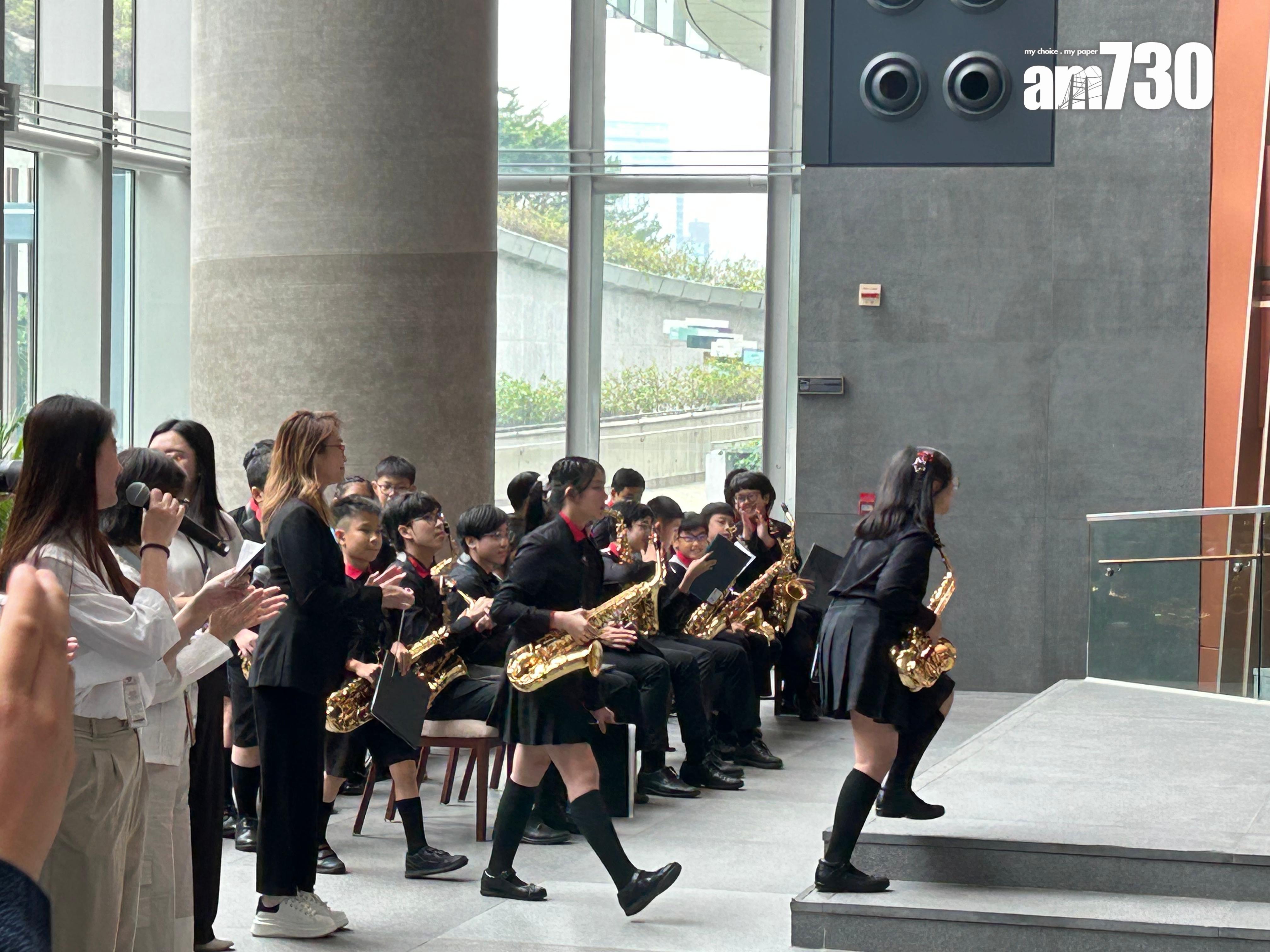 立法會邀請青年色士風樂團表演(陳芷晴攝)