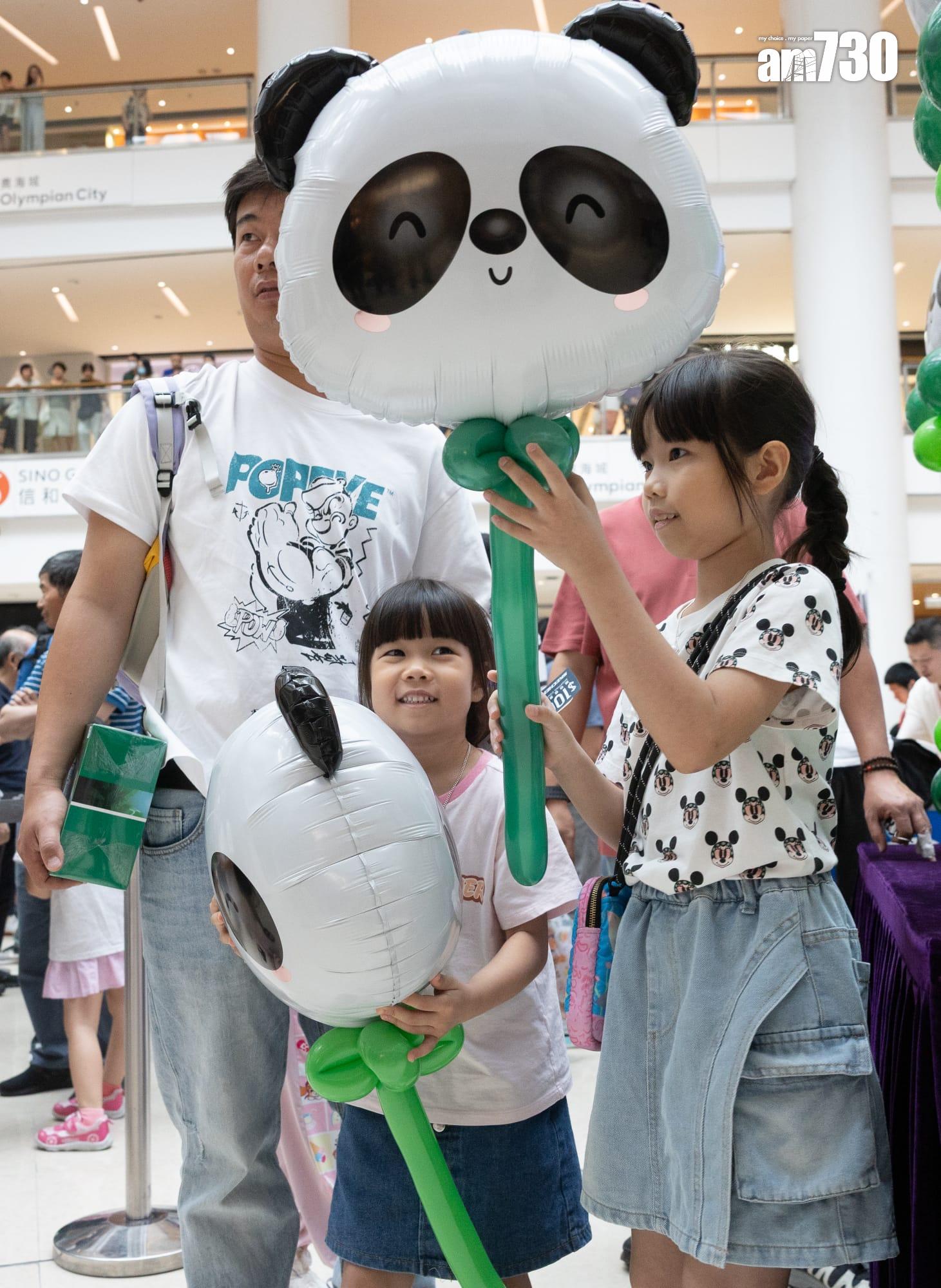 回歸28周年|信和集團商場 派熊貓氣球、雪糕及爆谷 吸引大量家庭排隊 (蘇文傑攝)