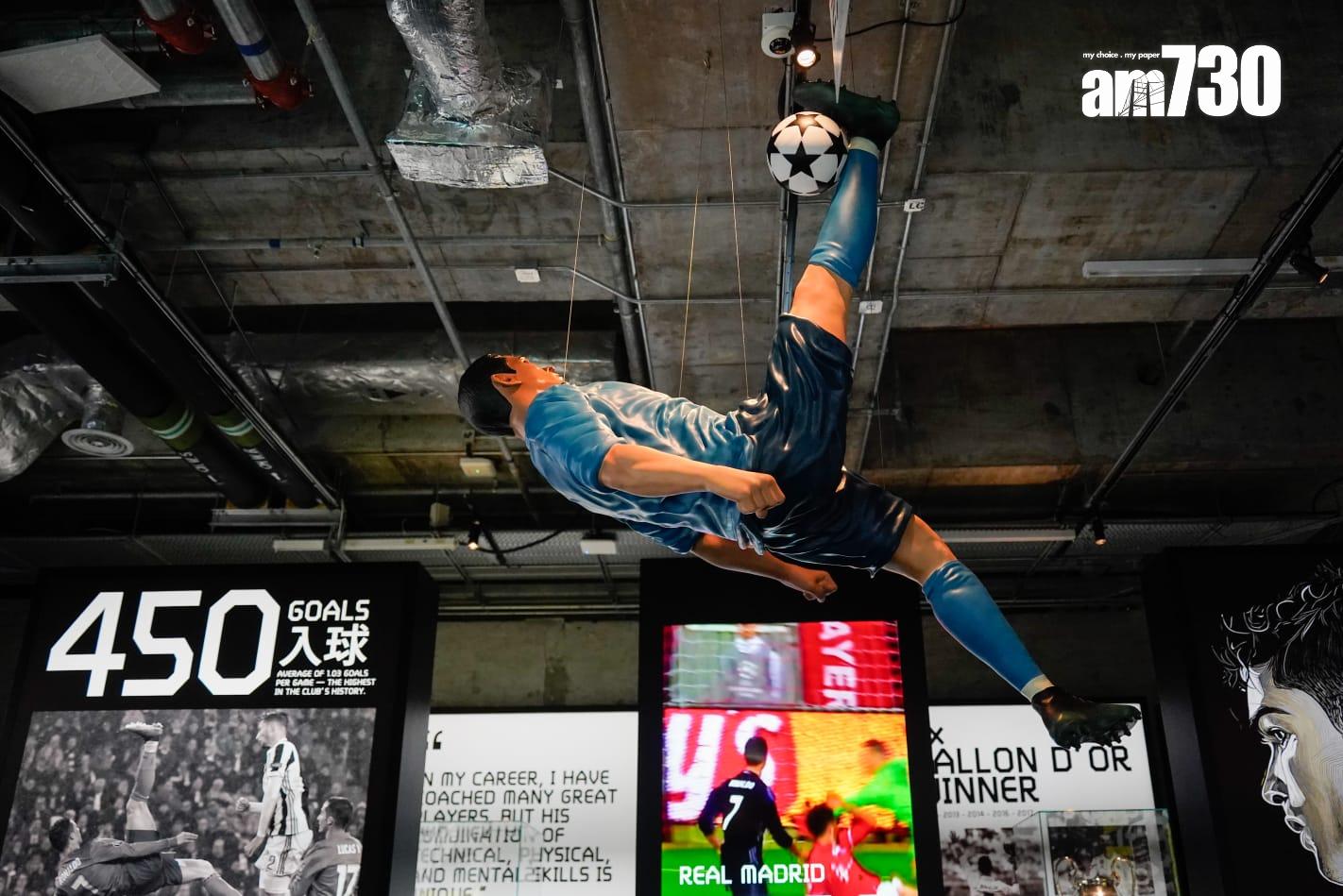 館內另設真人1:1比例雕像,讓訪客能夠與巨星同框合影。(周令知攝)