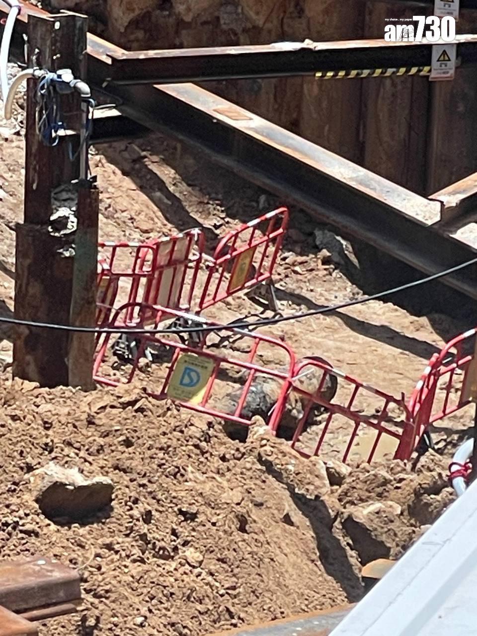 尖沙咀一個地盤發現疑似戰時炮管。(讀者提供)