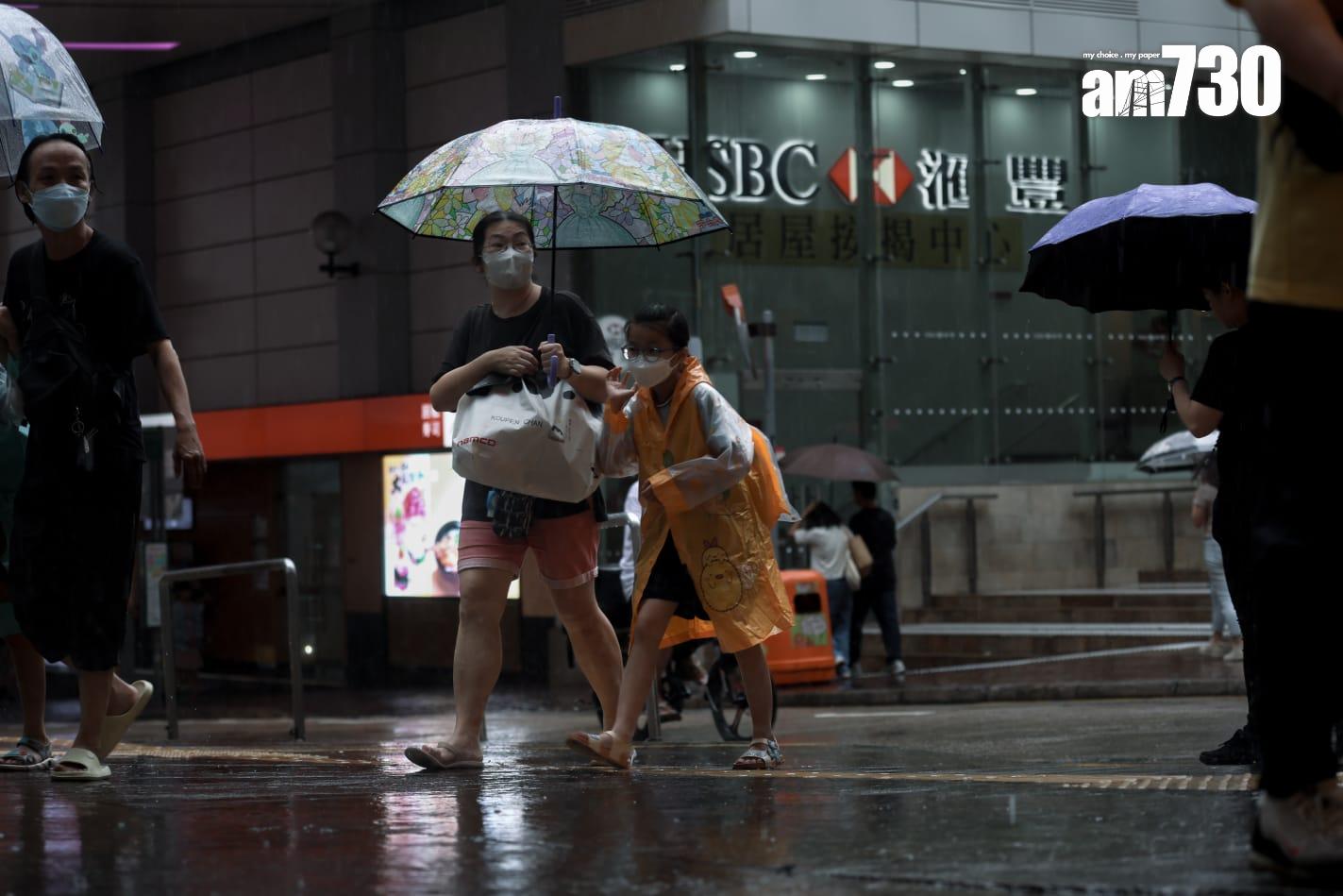 天氣持續不穩,教育局宣布明日停課。(周令知攝)