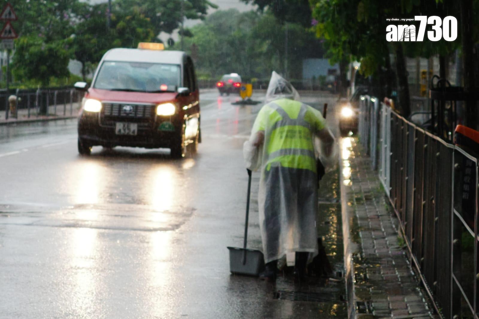 天氣持續不穩,教育局宣布明日停課。(吳康琦攝)