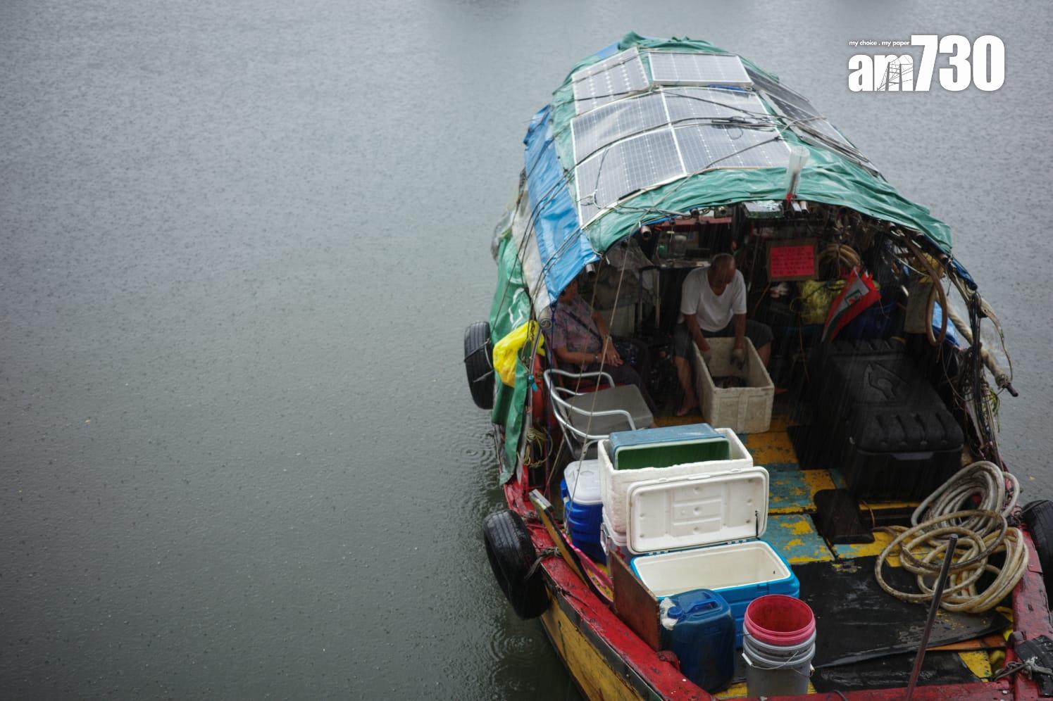 天氣持續不穩,教育局宣布明日停課。(吳康琦攝)