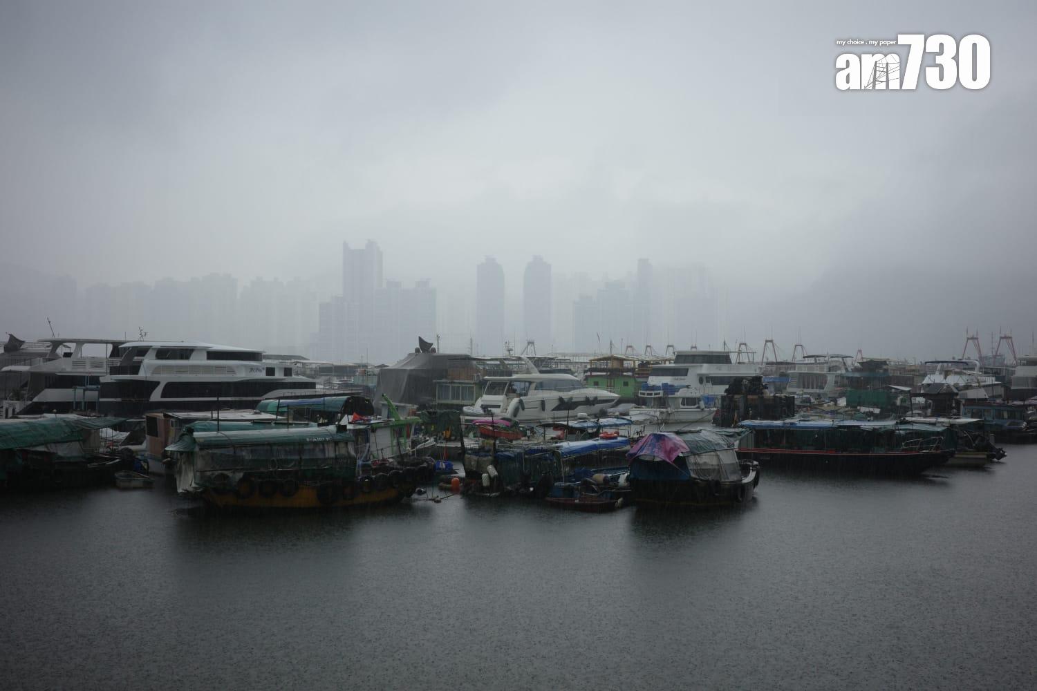 天氣持續不穩,教育局宣布明日停課。(吳康琦攝)