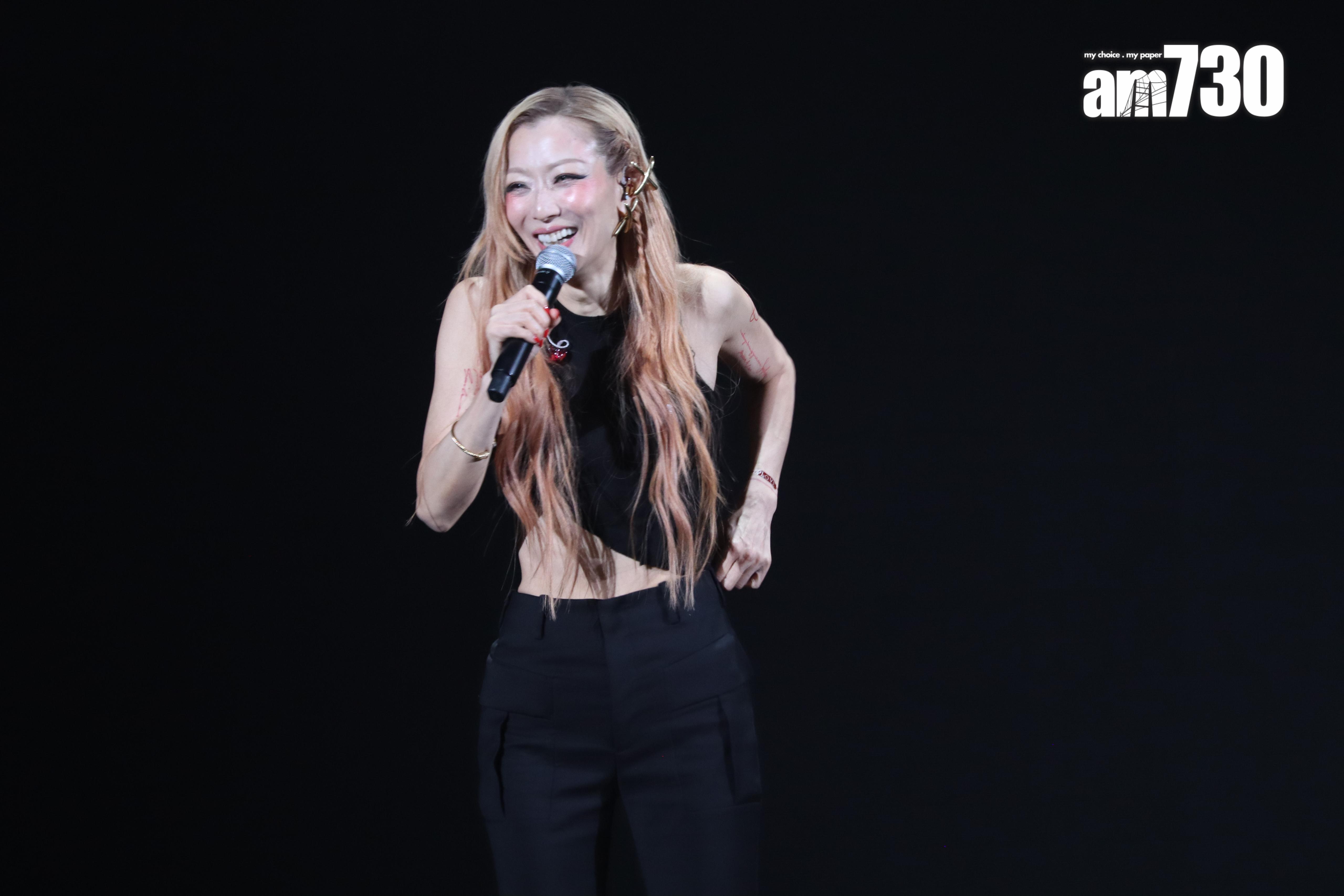 Sammi唱出代表作《終身美麗》,帶領全場大合唱。(娛樂組攝)