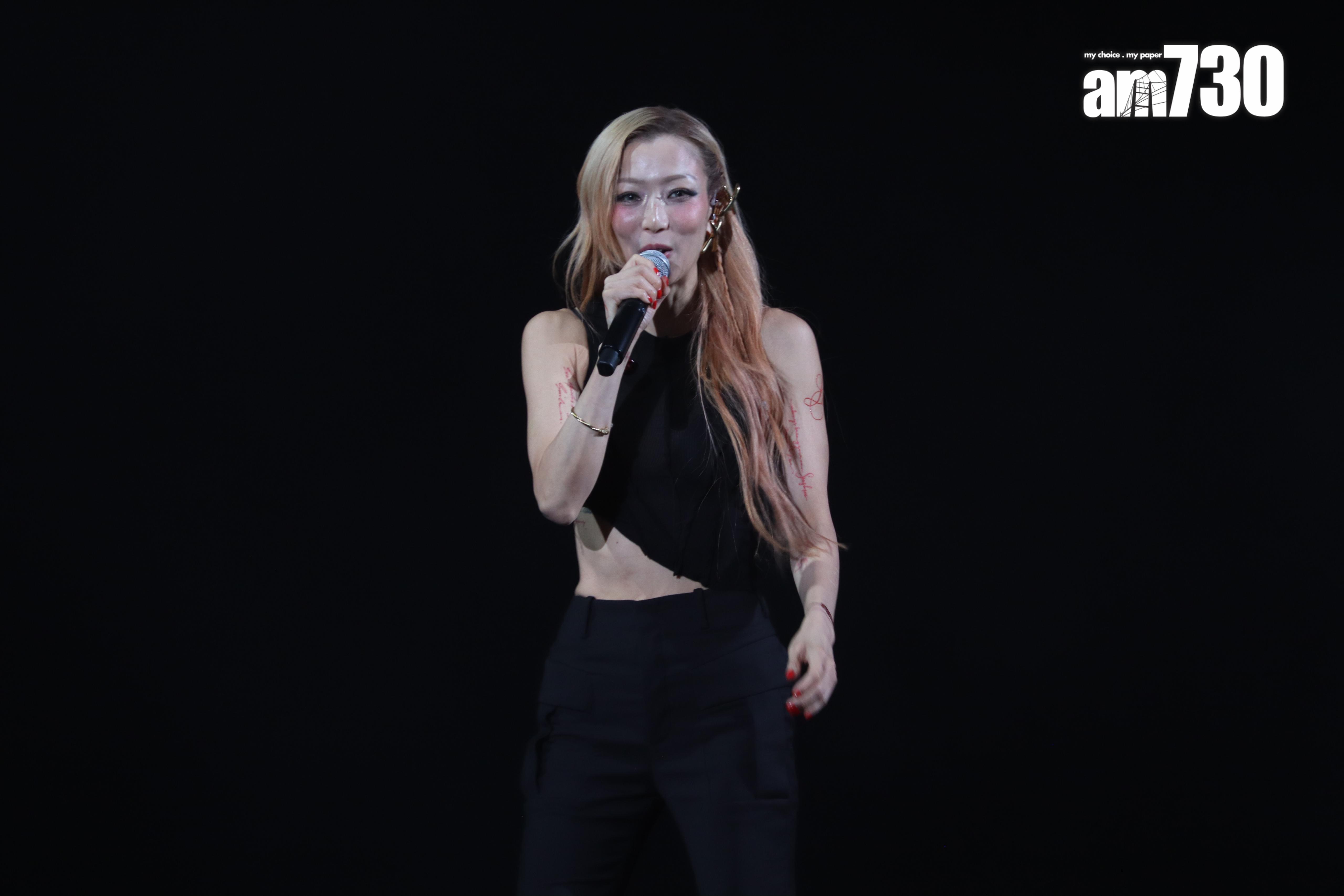 Sammi唱出代表作《終身美麗》,帶領全場大合唱。(娛樂組攝)