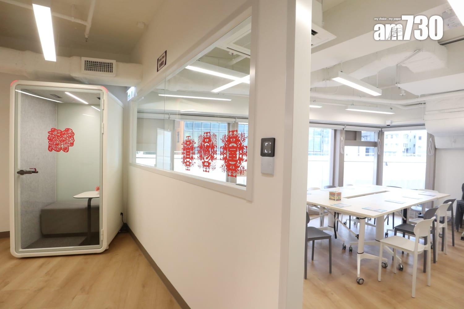 太子社區客廳設施包括自助洗衣間、淋浴間、健身運動區和圖書站等。(鍾式明攝)