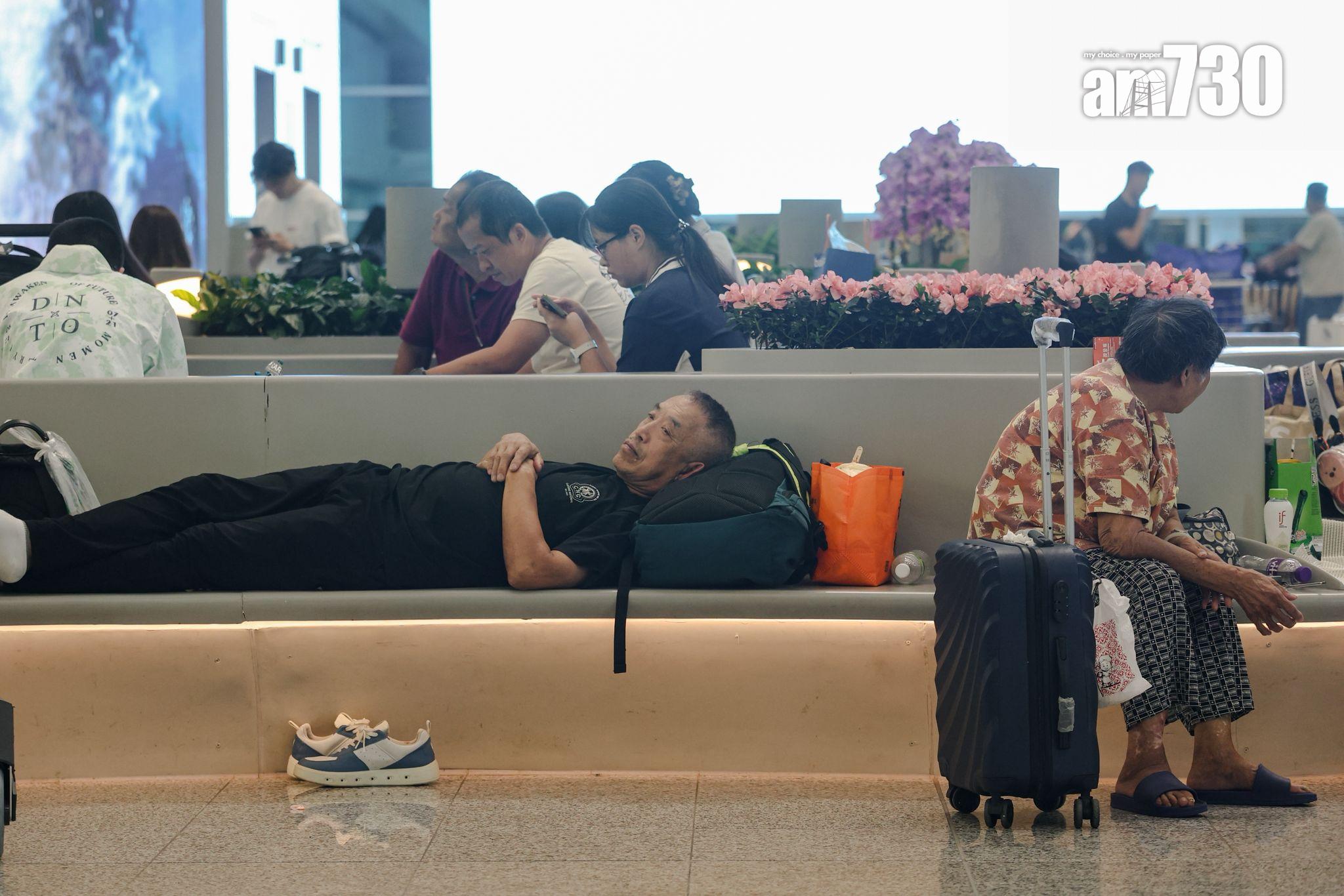 機場7點左右,人流比平常多。(周令知攝)