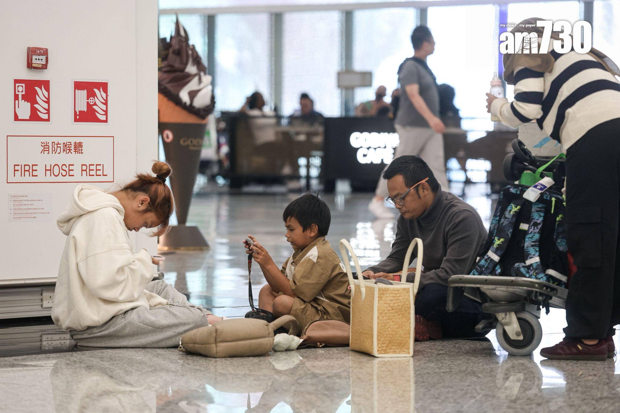 機場7點左右,人流比平常多。(周令知攝)