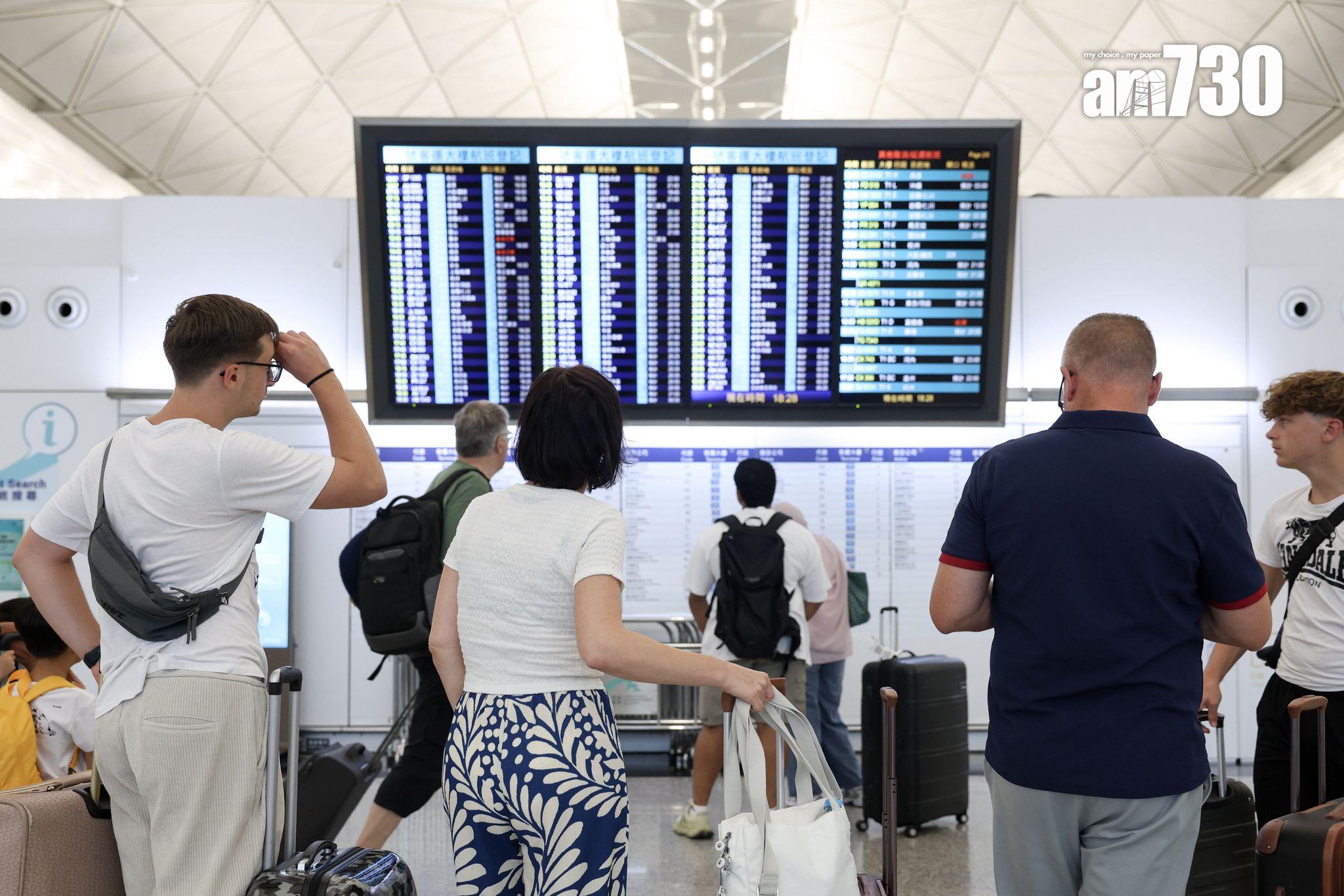 機場7點左右,人流比平常多。(周令知攝)