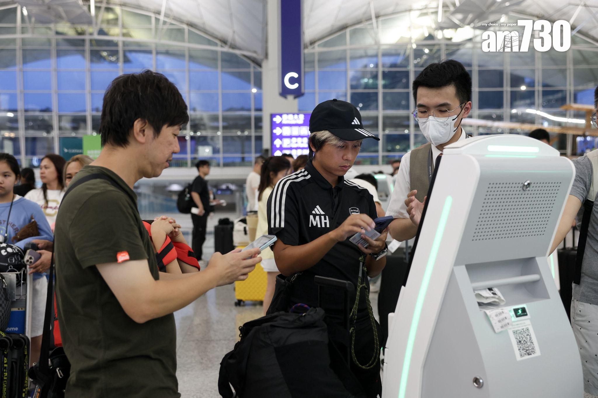 機場7點左右,人流比平常多。(周令知攝)