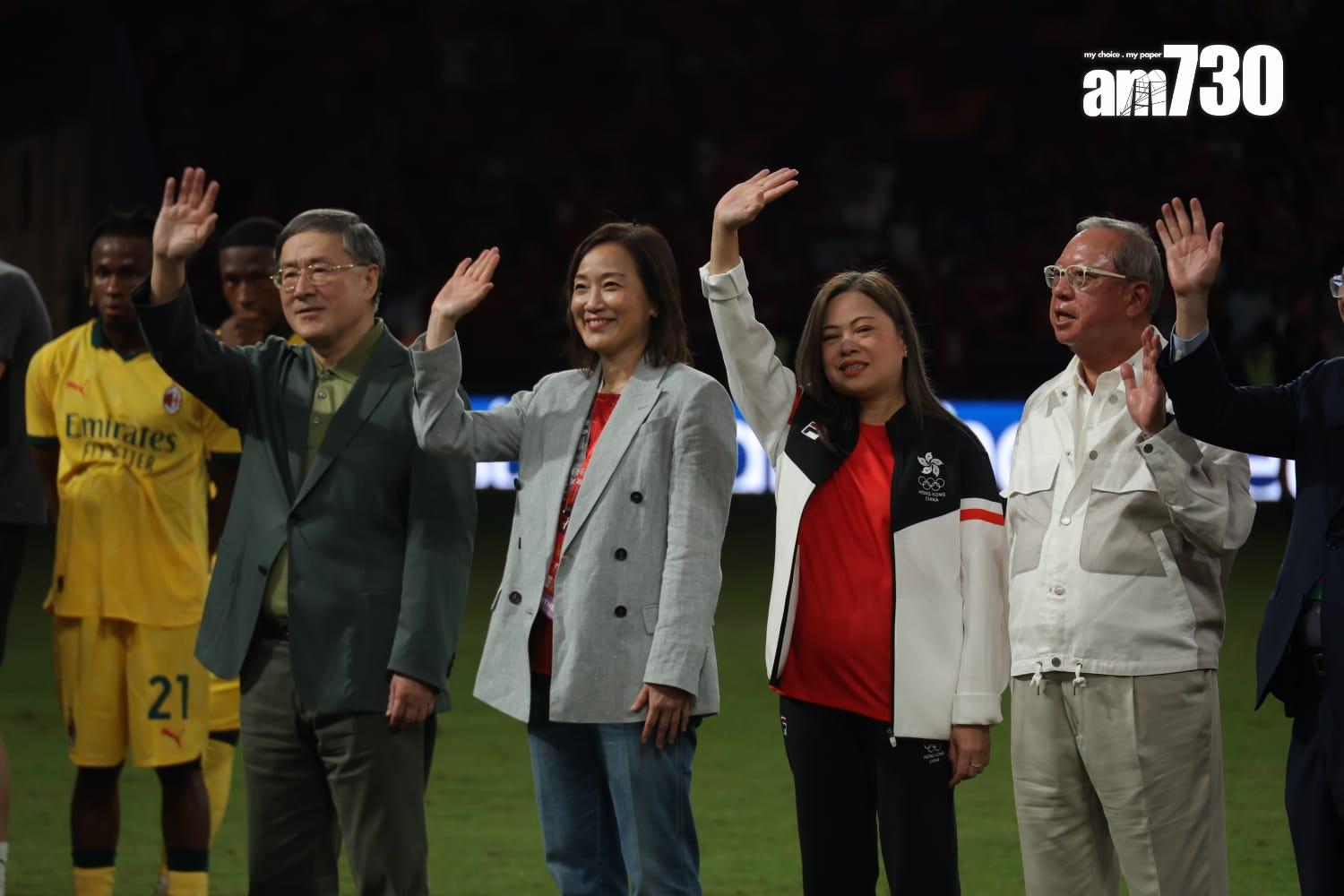 民體旅局局長羅淑佩與旅發局主席林建岳等頒獎。(林俊源攝)
