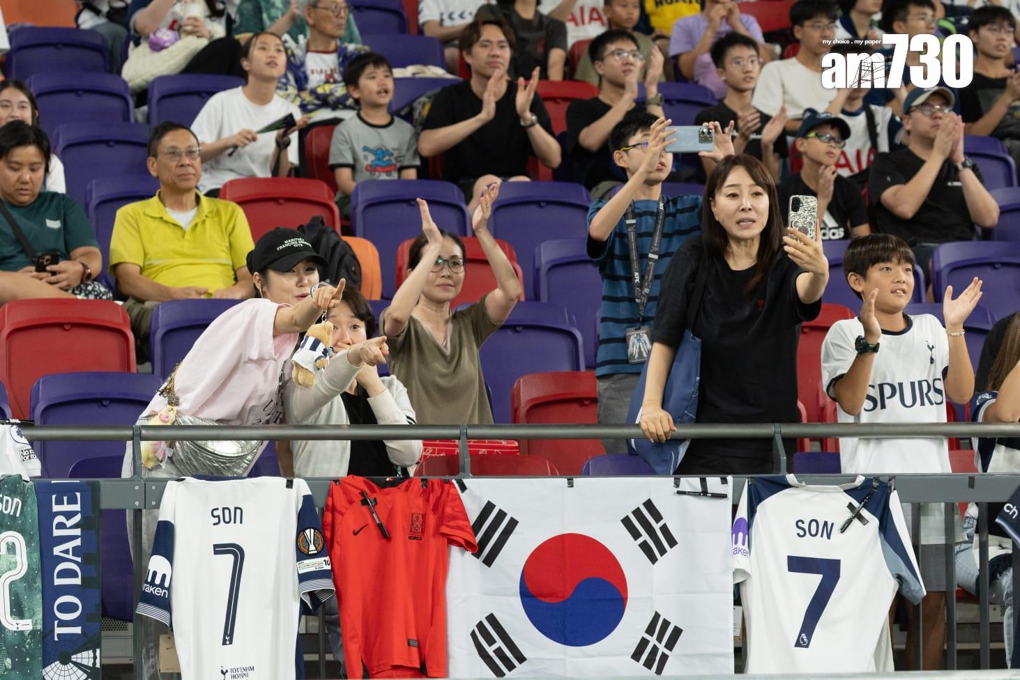 熱刺球迷入場觀看球隊的公開操練。(蘇文傑攝)