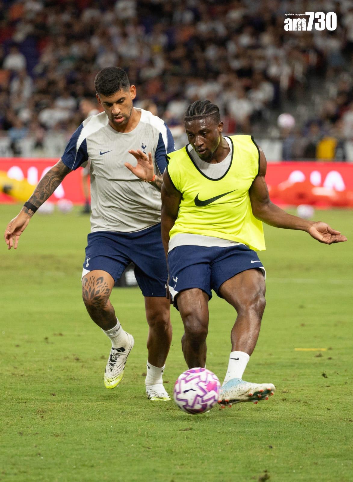 熱刺的蘇蘭基(左)在啟德參與訓練。(蘇文傑攝)