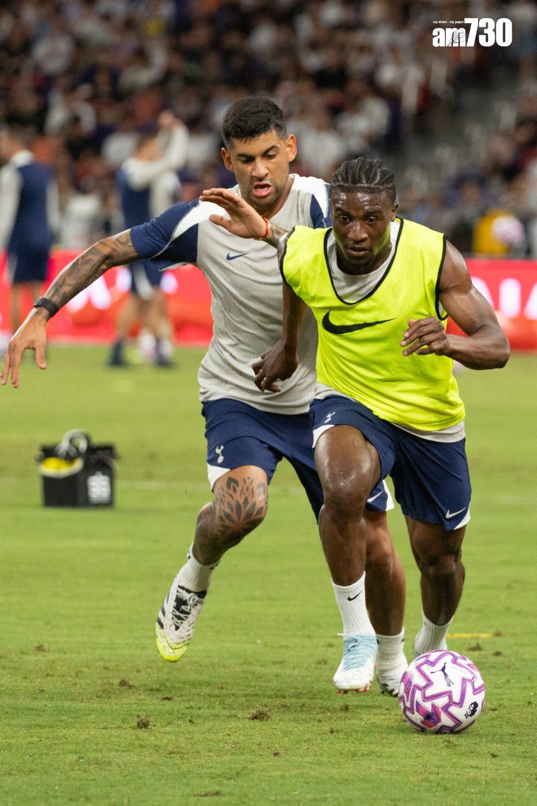 熱刺的蘇蘭基(左)在啟德參與訓練。(蘇文傑攝)