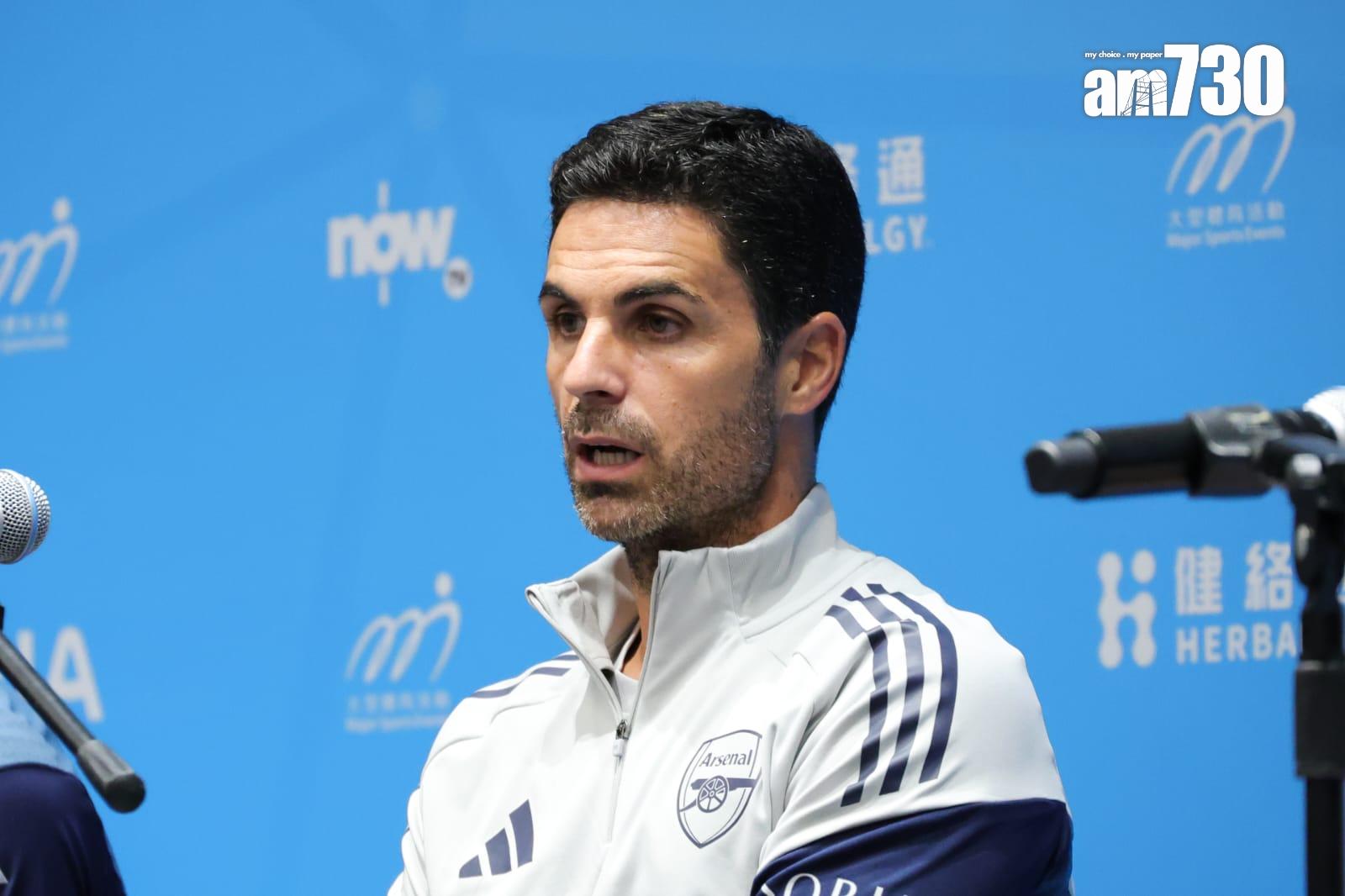 阿仙奴主帥阿迪達出席賽前的記者會。(吳康琦攝)