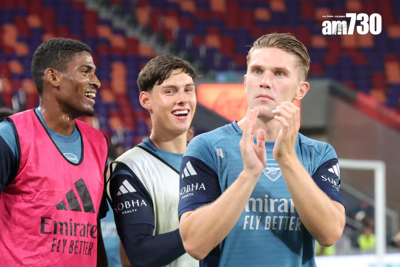 阿仙奴的基奧基尼斯向球迷致謝。(吳康琦攝)