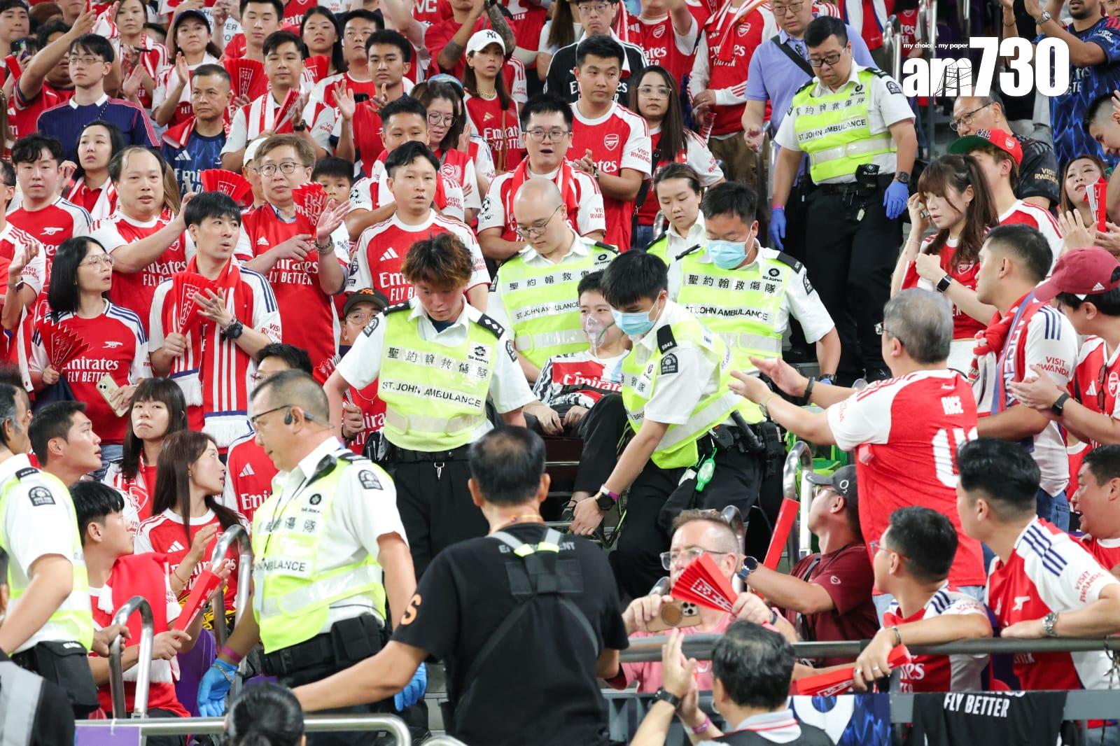 比賽期間有球迷不適。(吳康琦攝)