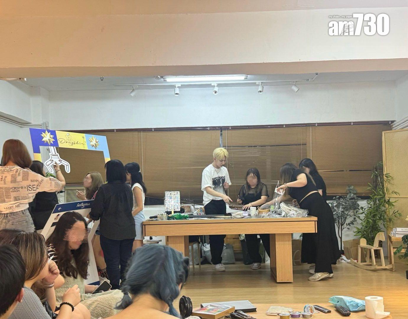 一頭金髮的金東彬,昨晚改到工廠大廈的party room見粉絲。