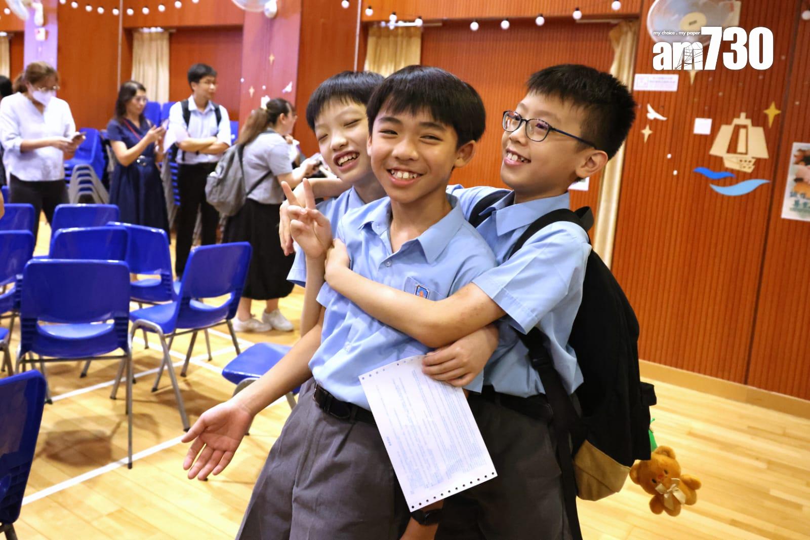 升中派位放榜,有八成半學生獲派第一志願。油蔴地天主教小學(海泓道)派位滿意率比去年增加10%,至接近95%(林俊源攝)