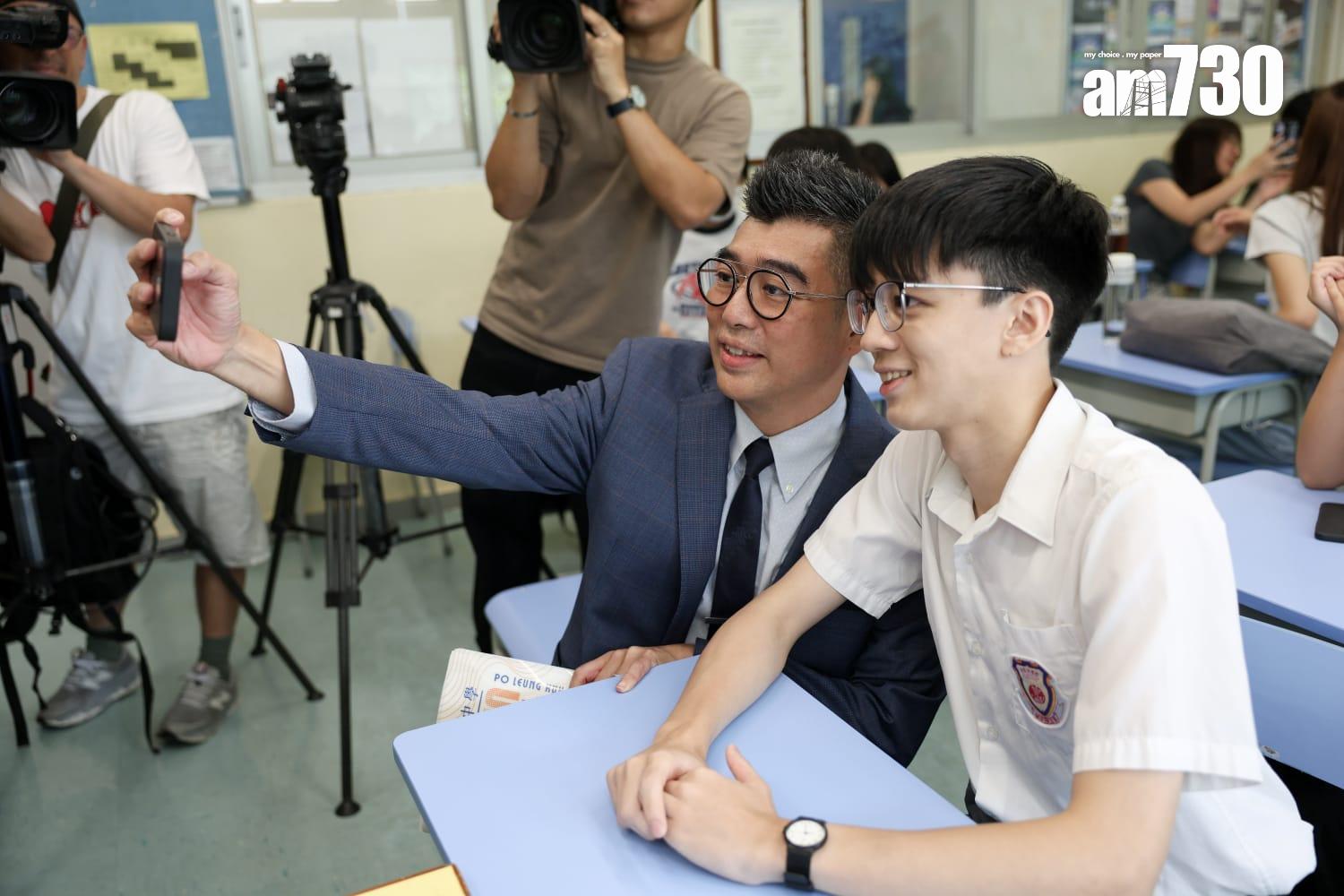 DSE放榜|董玉娣基層超狀黃泓智冀成公院醫生,寄語「勿因出身限制視野」。(周令知攝)