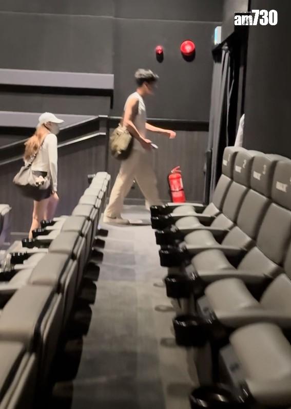 鍾柔美與男伴散場時保持距離。 (娛樂組攝)