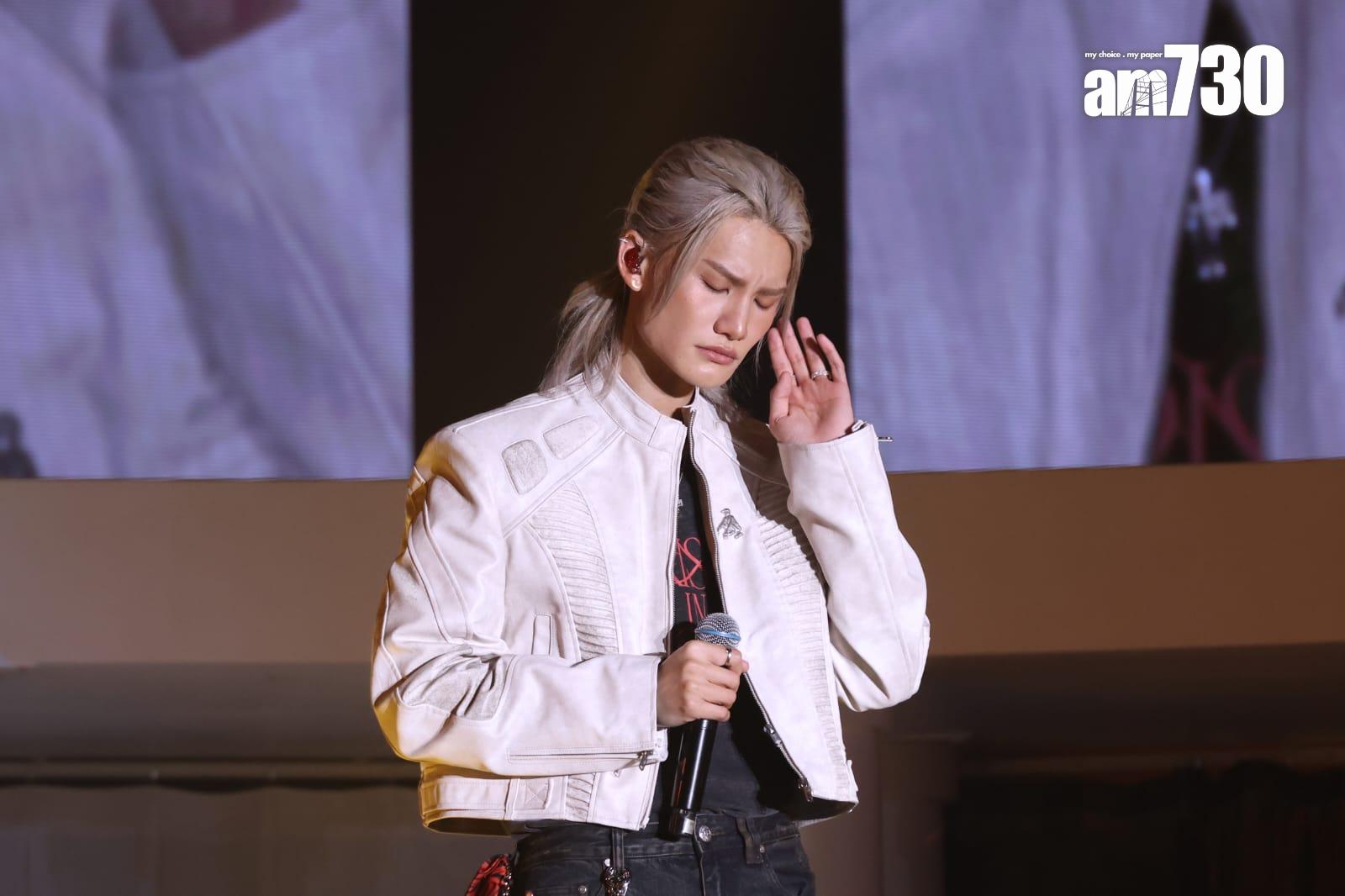 李駿傑Jeremy 在《Rise In Love Live 2025》演唱會尾聲,多次哽咽忍住眼淚。(林俊源攝)