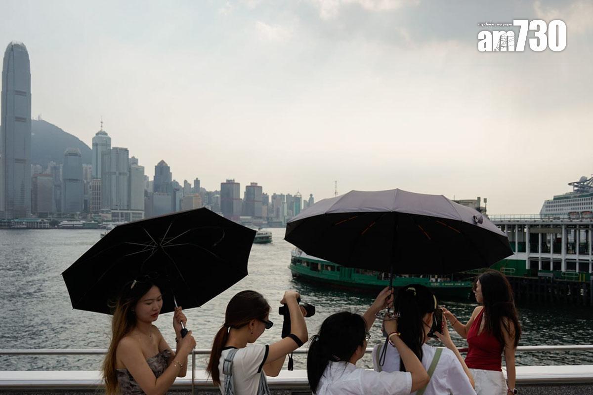 本港今日天氣持續酷熱。(周令知攝)