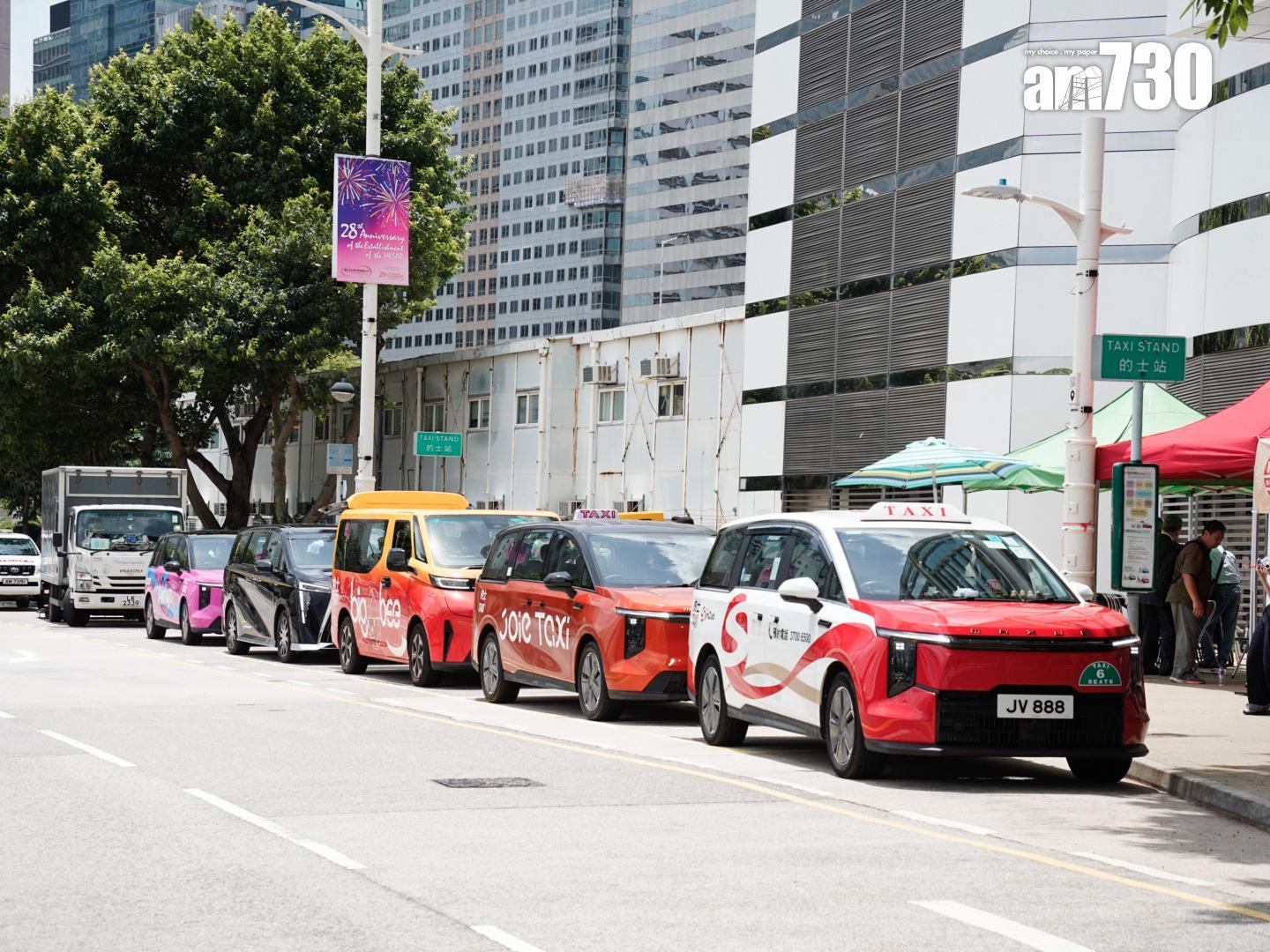 的士業舉辦3個月禮貌活動,今年口號是「禮讓三分 大家開心」(周令知攝)