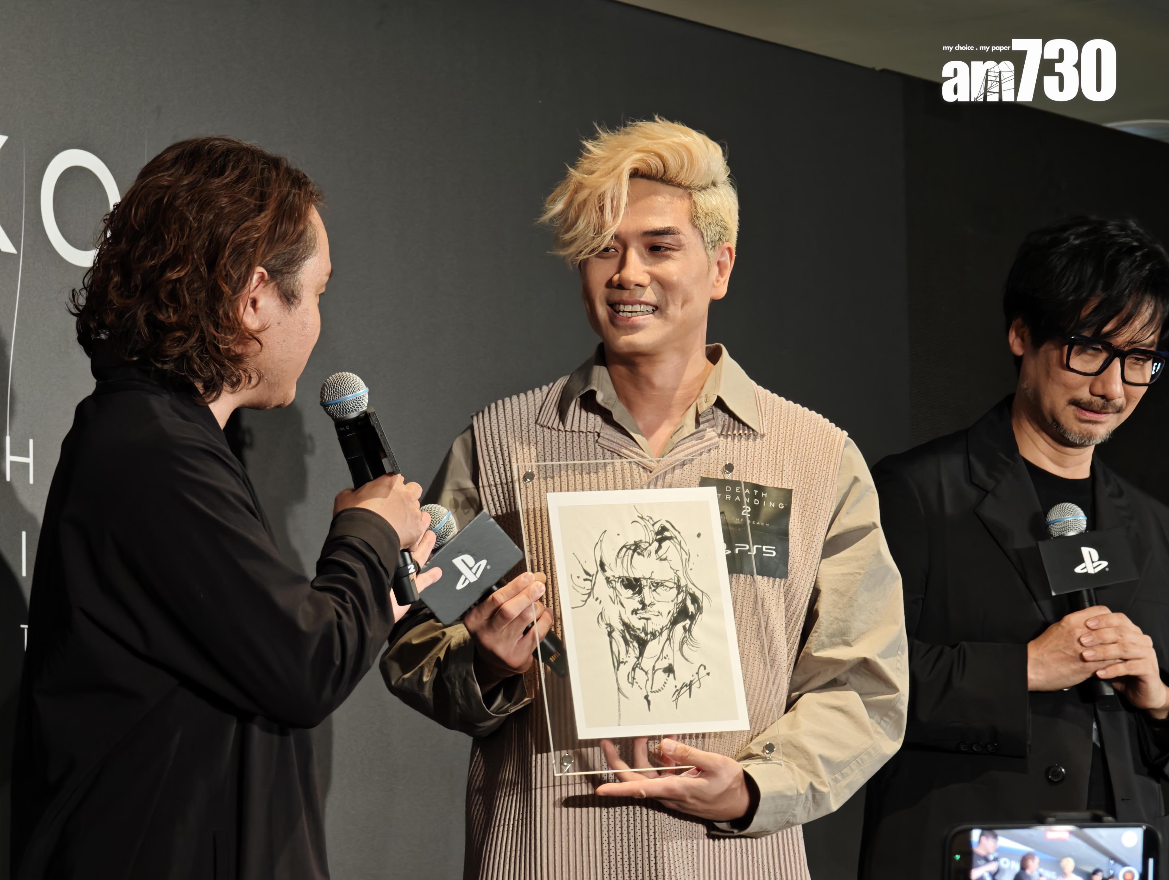 新川洋司特意為伍允龍親手繪製了一幅「王九」造型畫。