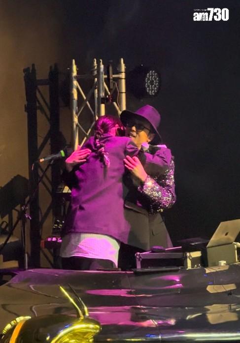 Yumiko再站香港舞台撐James Ting。 (娛樂組攝)