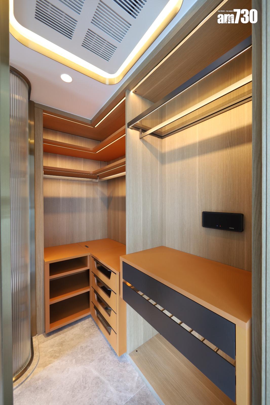 維港•灣畔示範單位|無改動三房套戶 主人房弧形落地玻璃窗盡享維港景致 (多圖有片)|啟德新盤