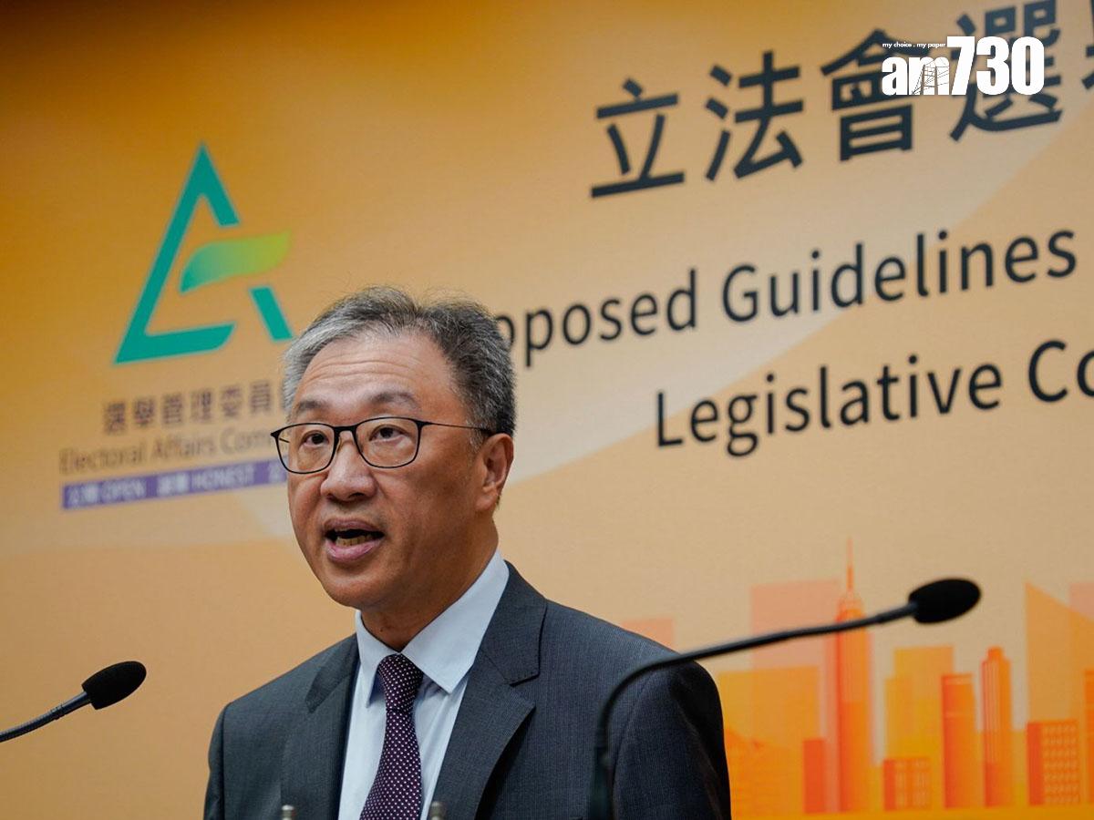 陸啟康稱,電子點票機正進行多輪測試,形容進度良好和效果滿意。(周令知攝)