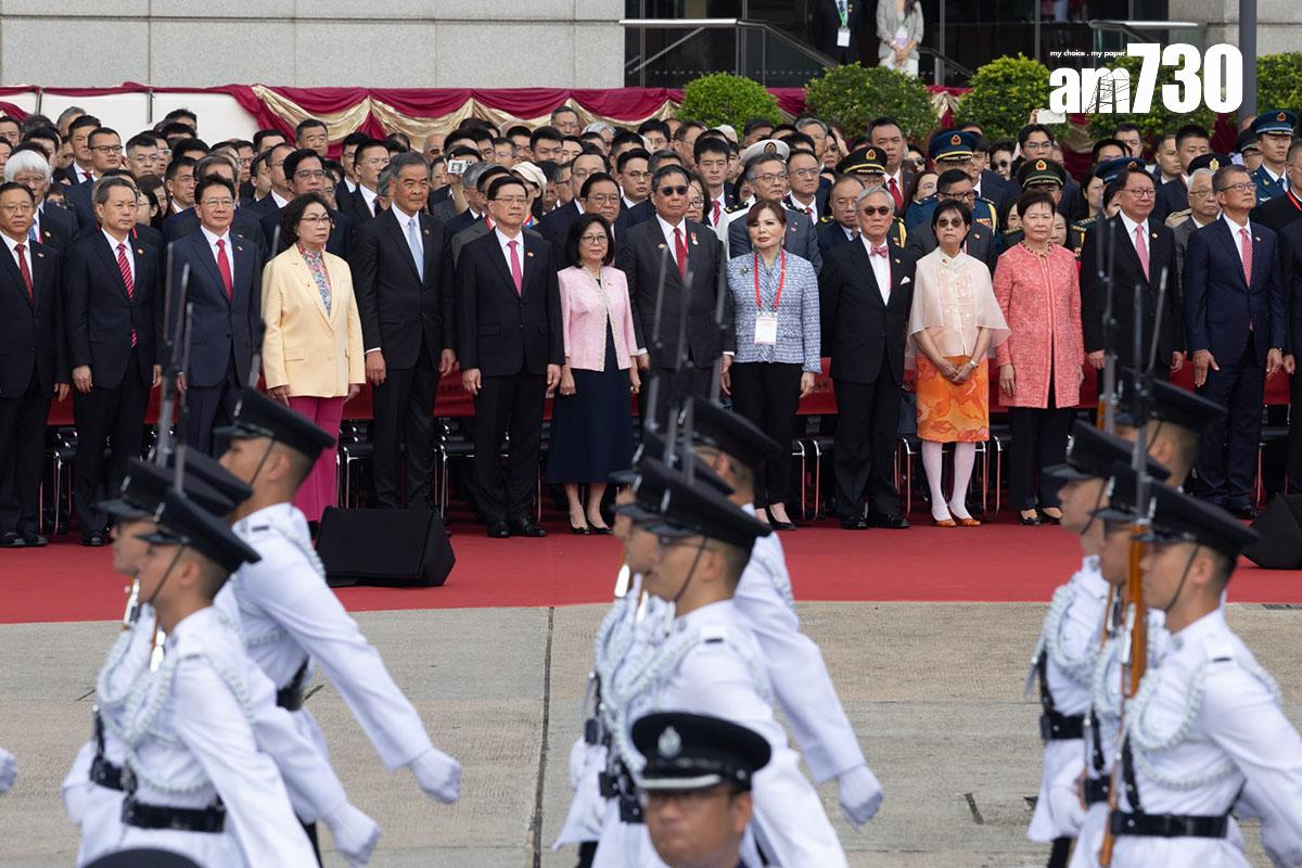 香港回歸28周年,政府在灣仔金紫荊廣場舉行升旗儀式。(蘇文傑攝)