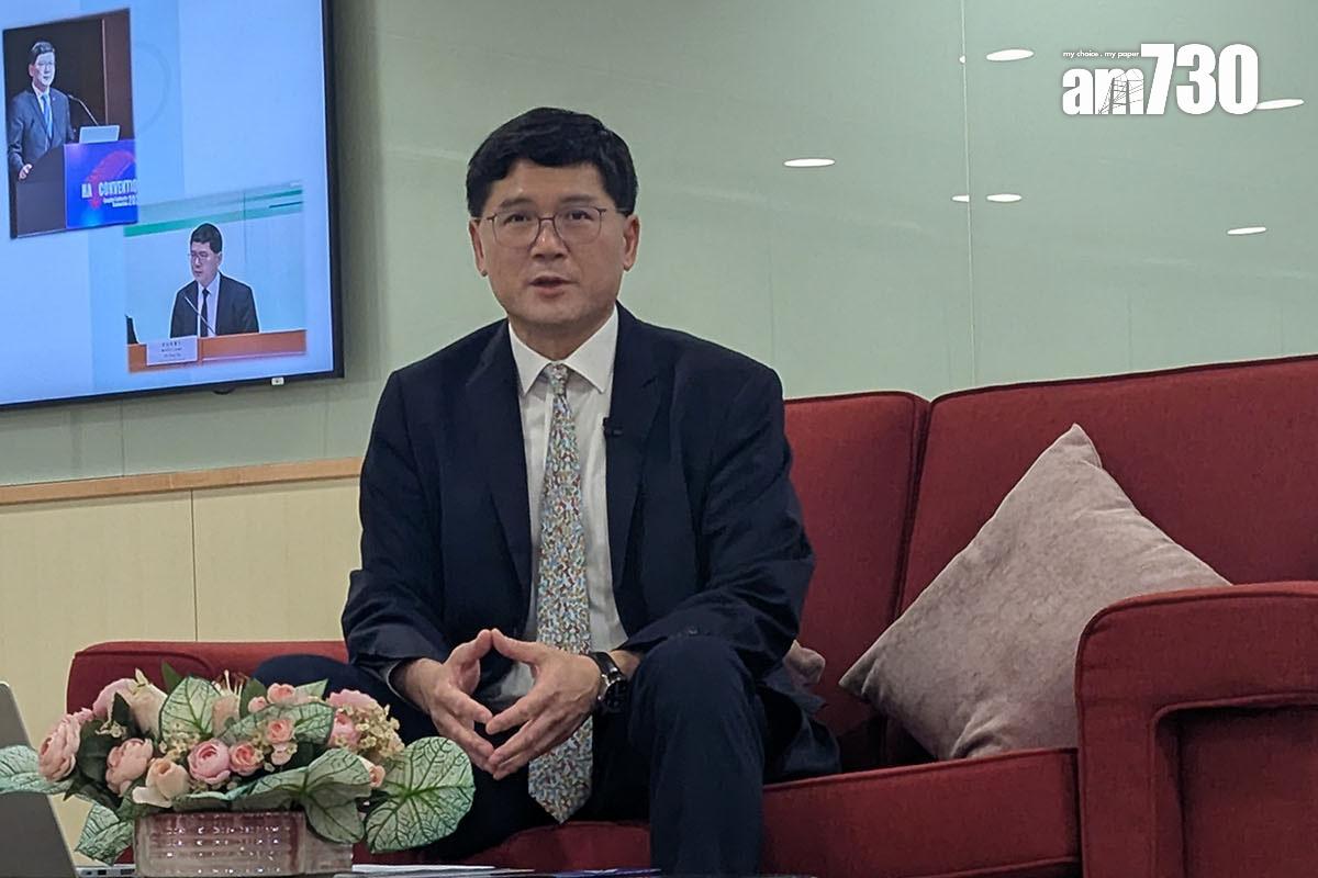 高拔陞坦言人手問題在任內雖未能完全解決,但已經有明顯改善。(羅庸軒攝)