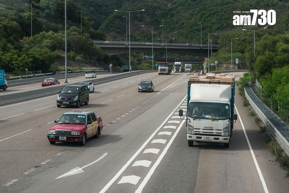 屯門公路不穩的交通情況,影響每一個搭巴士出城的打工仔。(資料圖片)