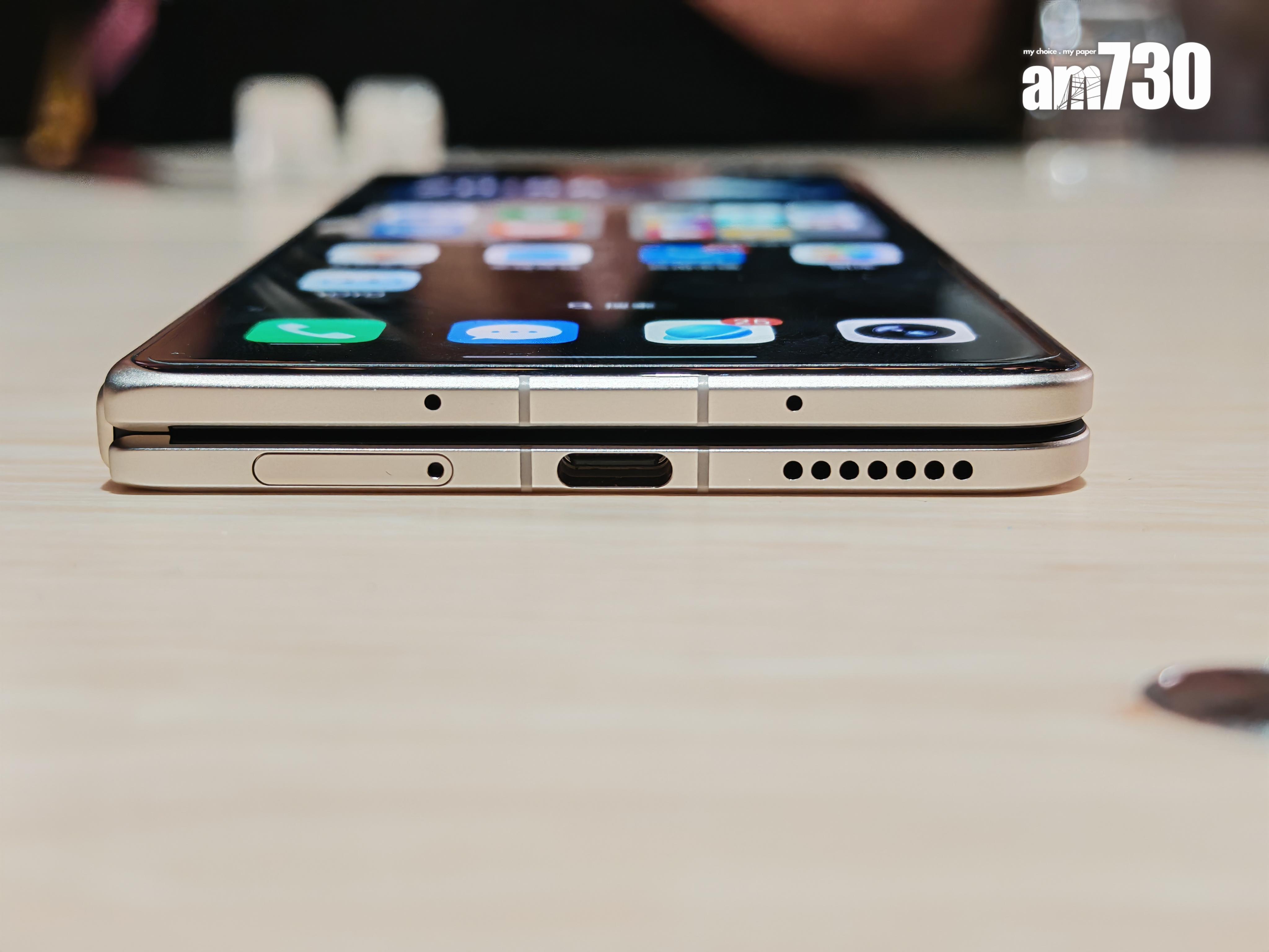 HONOR Magic V5底部USB-C插口。