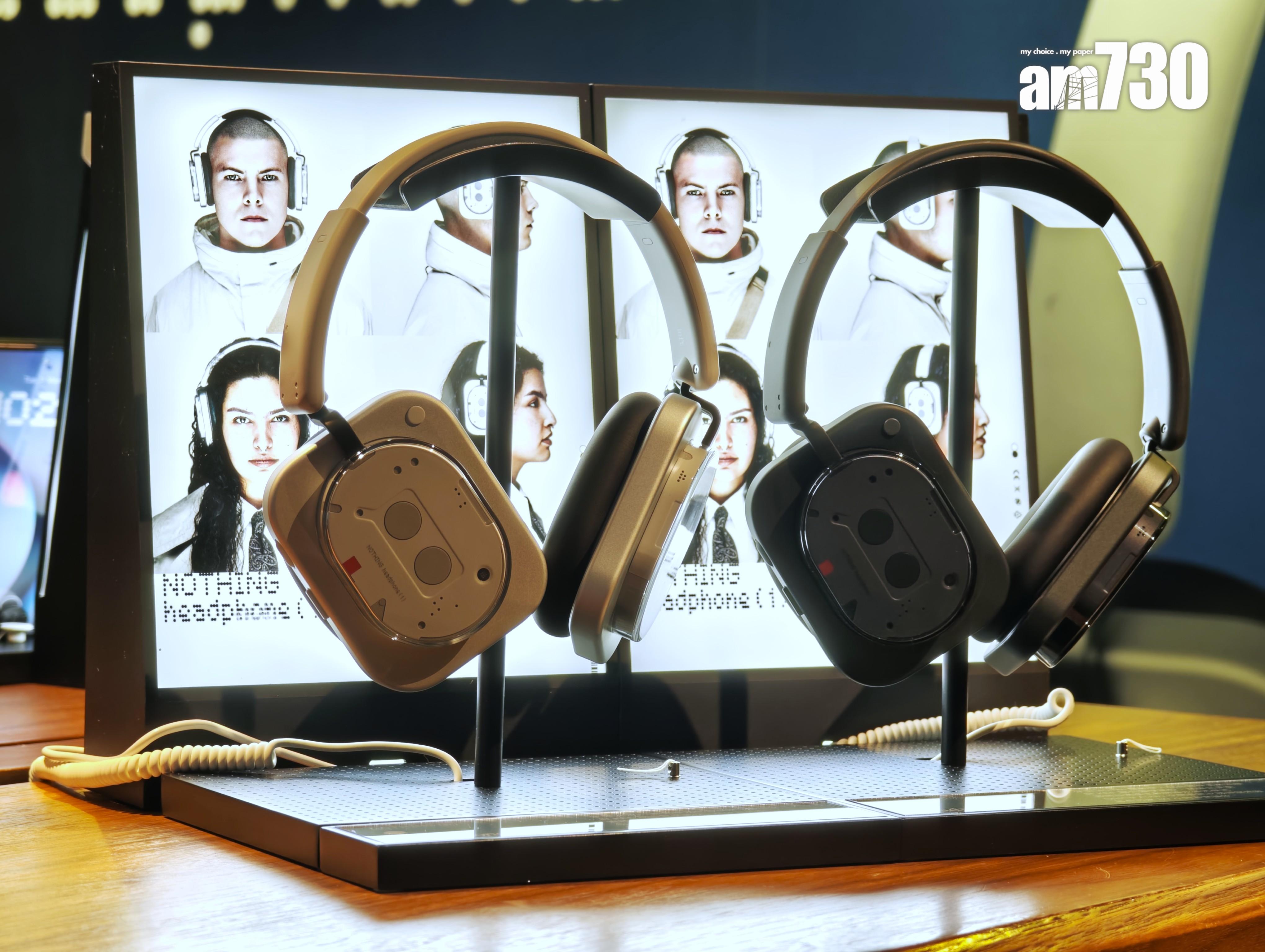 Nothing Headphone (1)耳機同樣有黑白兩色。