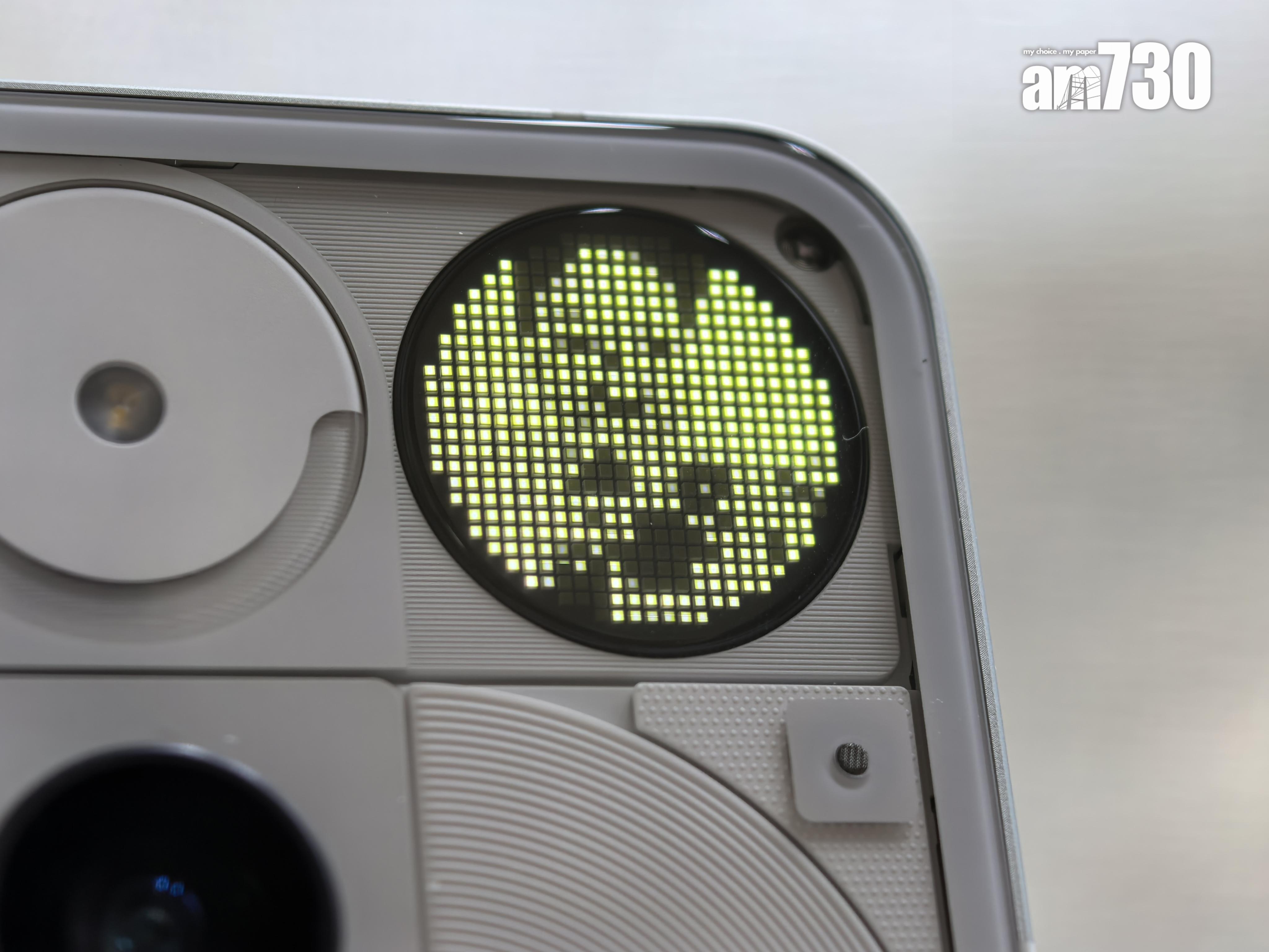 Nothing Phone (3)可作有趣的點陣自拍鏡。