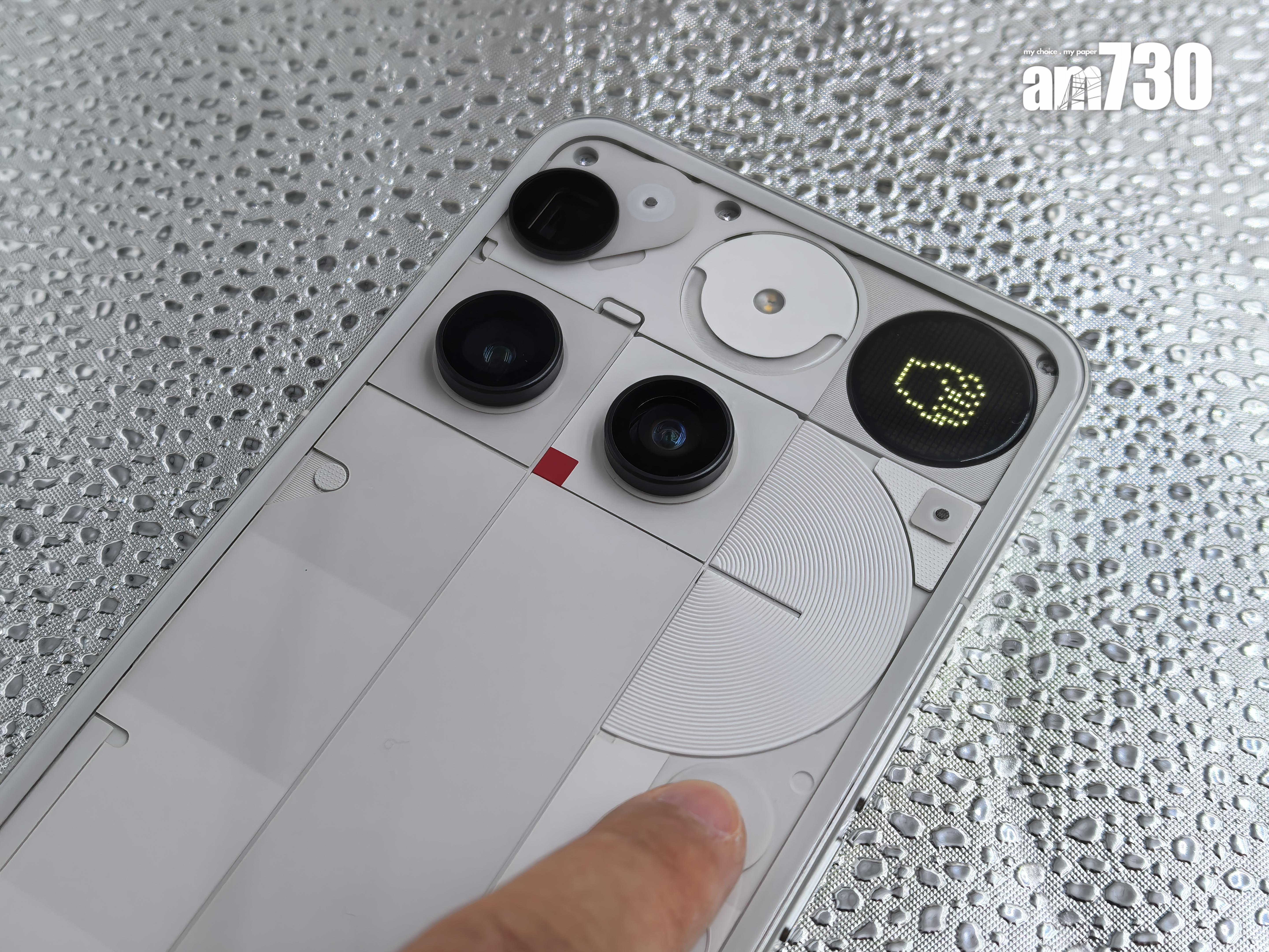 Nothing Phone (3)的按鈕藏在機身右方。